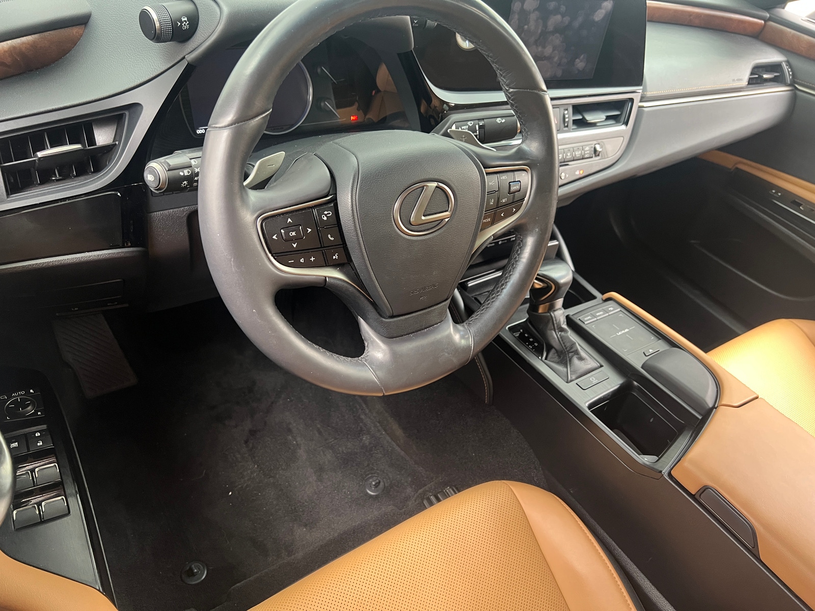 Thumbnail: 2022 Lexus ES - 2