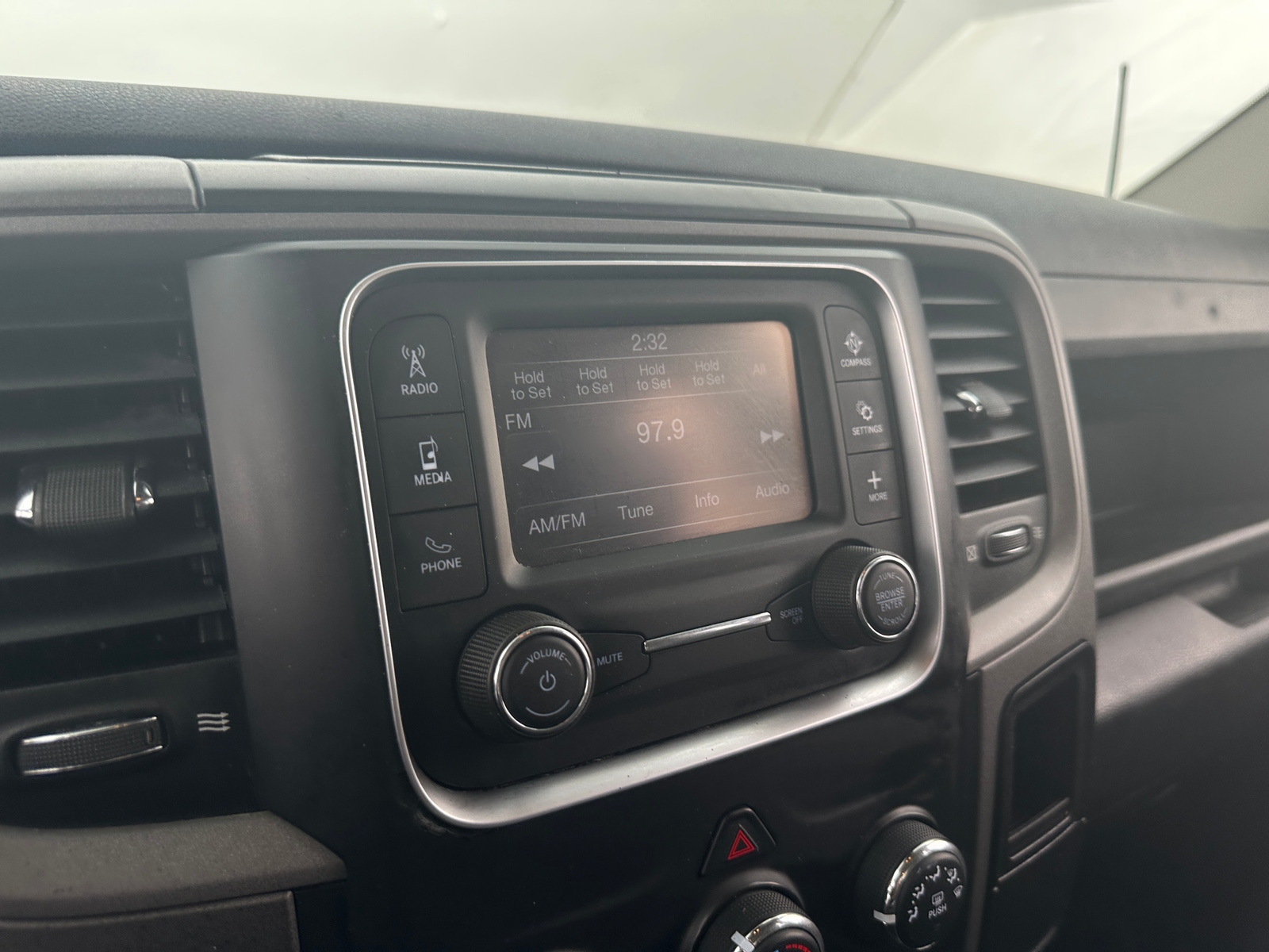 Thumbnail: 2022 RAM 1500 Classic - 4