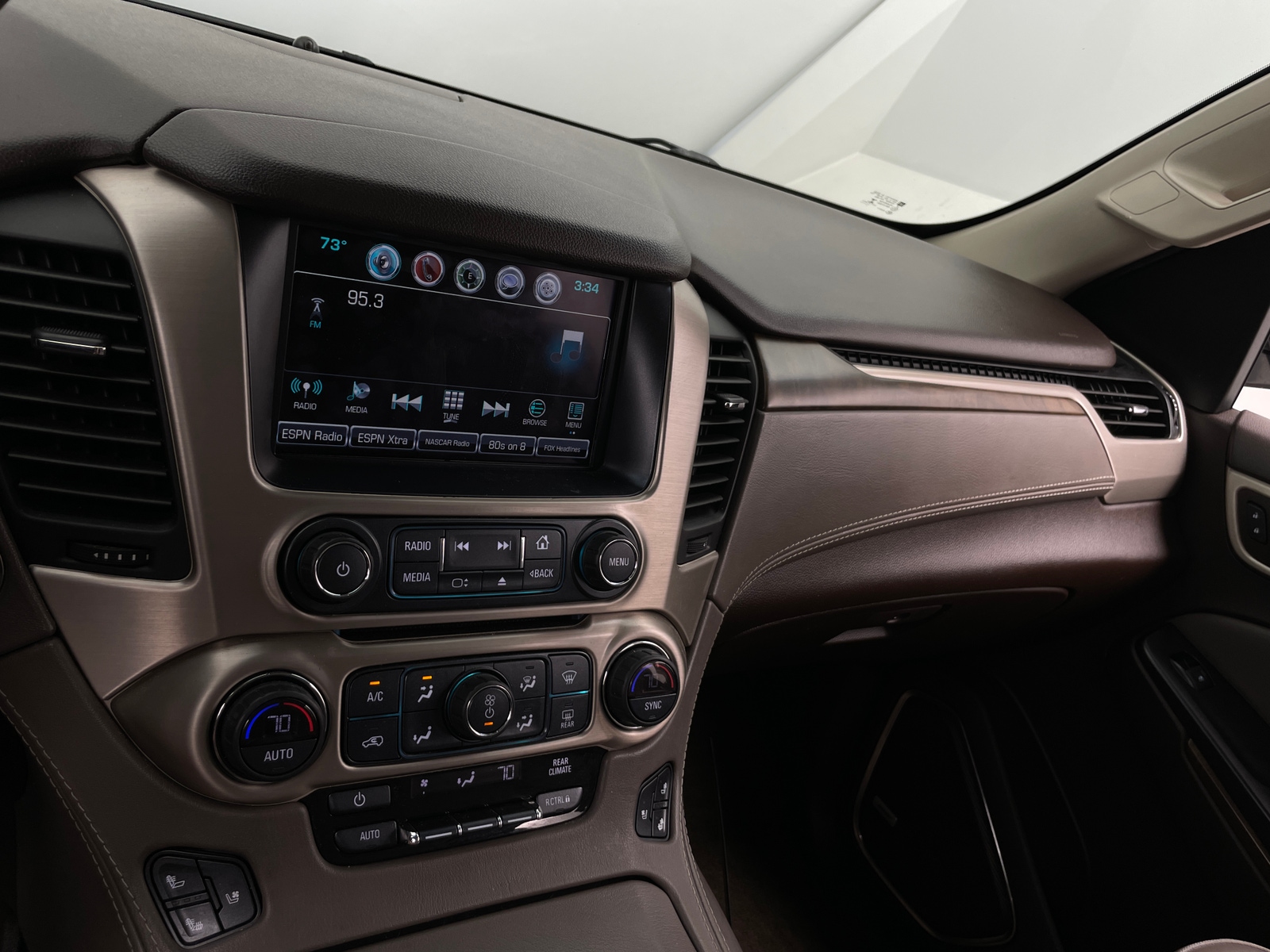 Thumbnail: 2018 GMC Yukon XL - 3