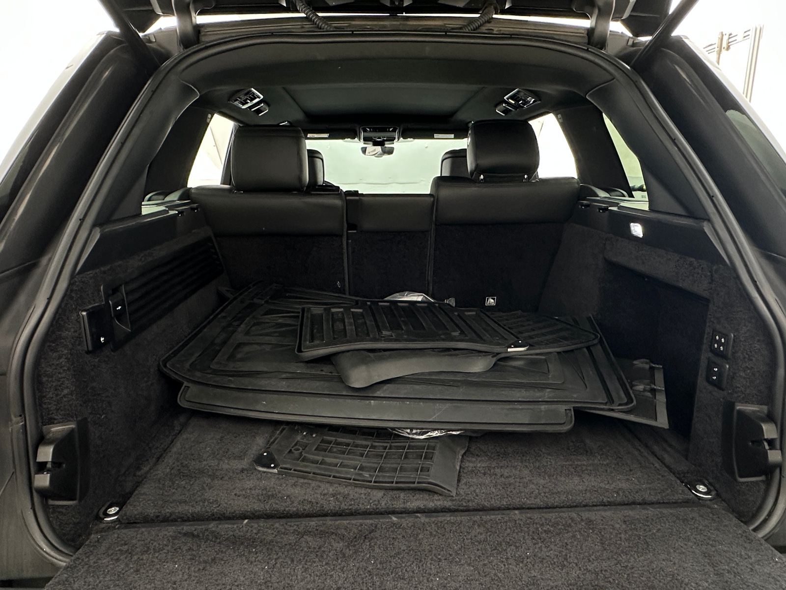 Thumbnail: 2021 Land Rover Range Rover - 6