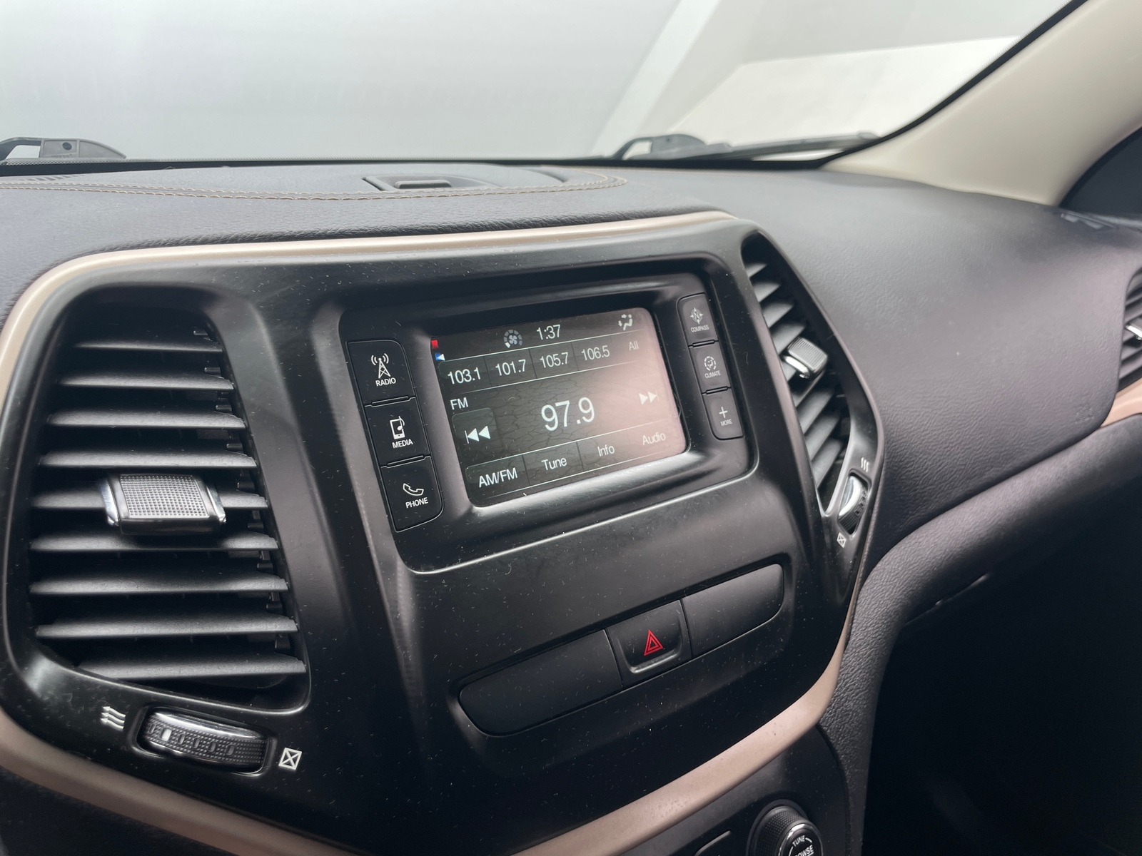 Thumbnail: 2017 Jeep Cherokee - 4