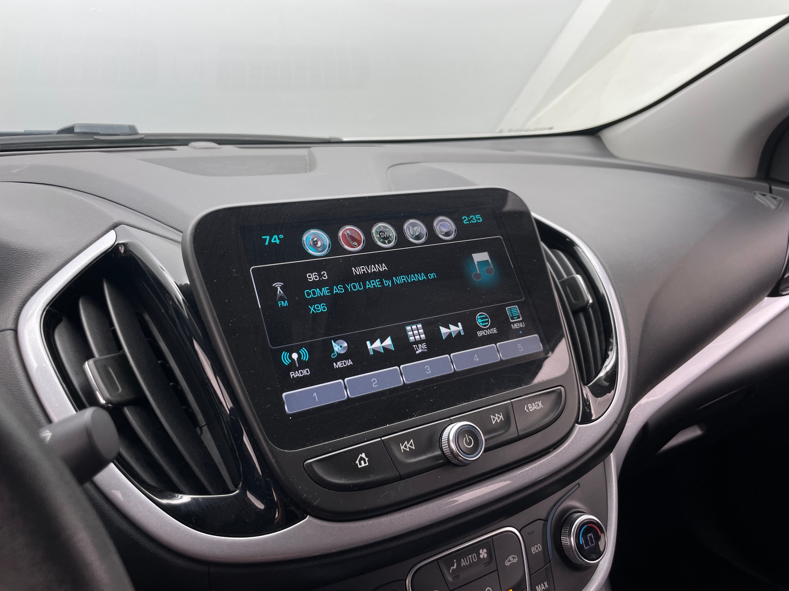 Thumbnail: 2018 Chevrolet Volt - 4