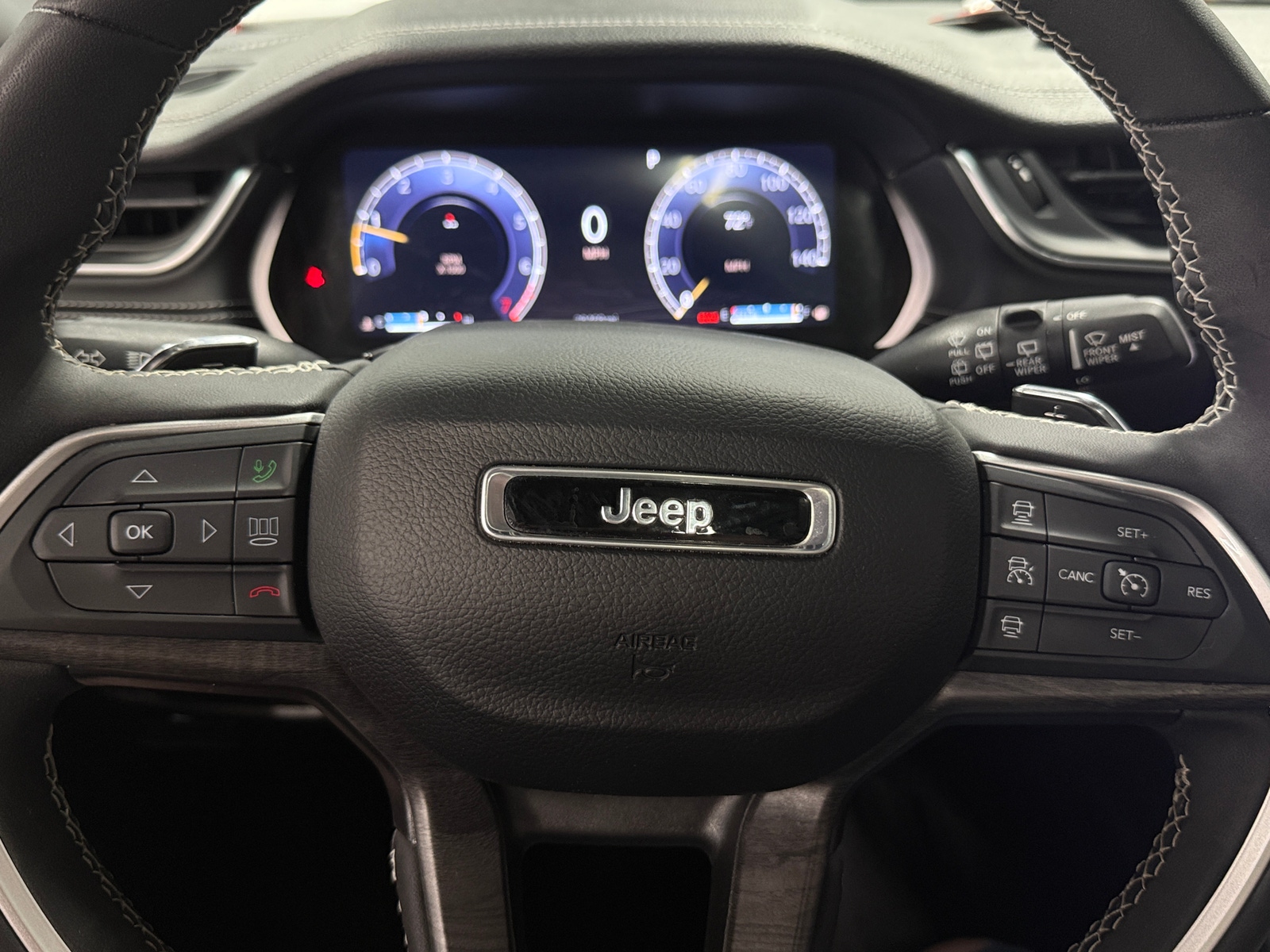 Thumbnail: 2024 Jeep Grand Cherokee L - 4