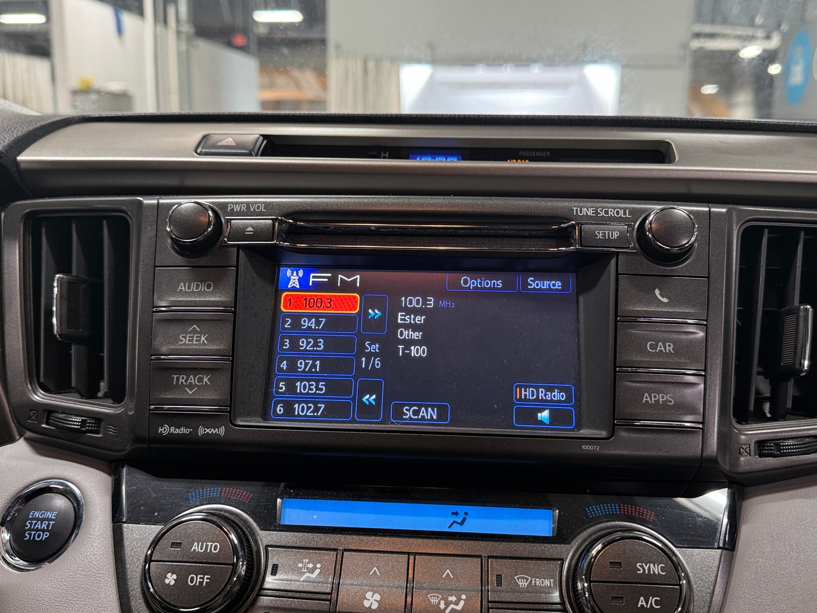 Thumbnail: 2013 Toyota RAV4 - 4