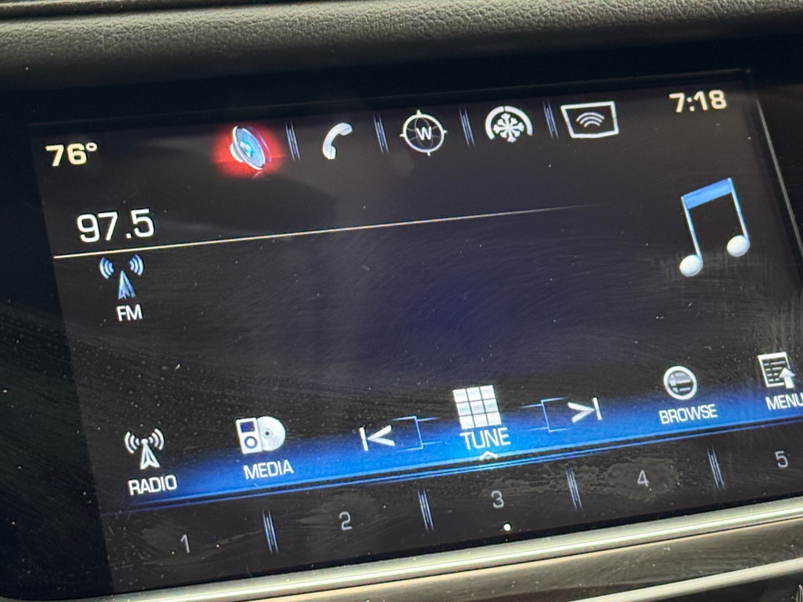 Thumbnail: 2017 Cadillac XT5 - 3