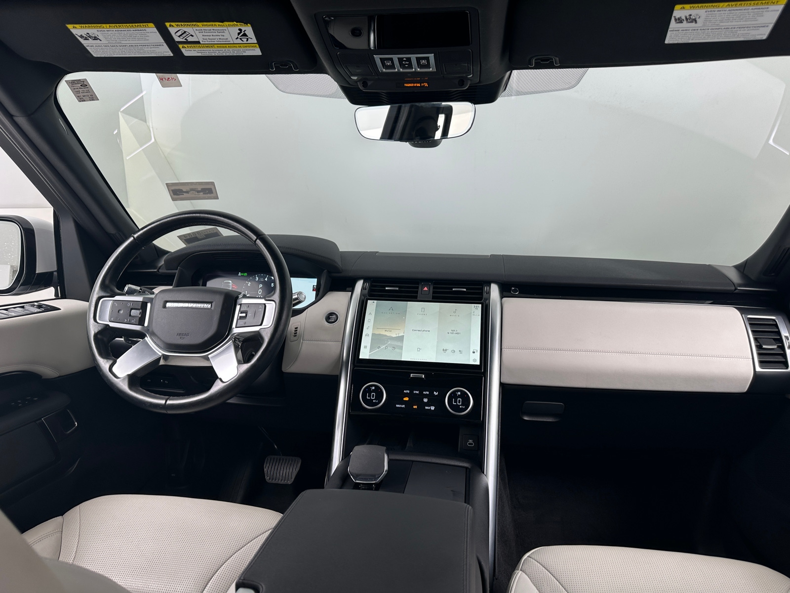 Thumbnail: 2022 Land Rover Discovery - 2