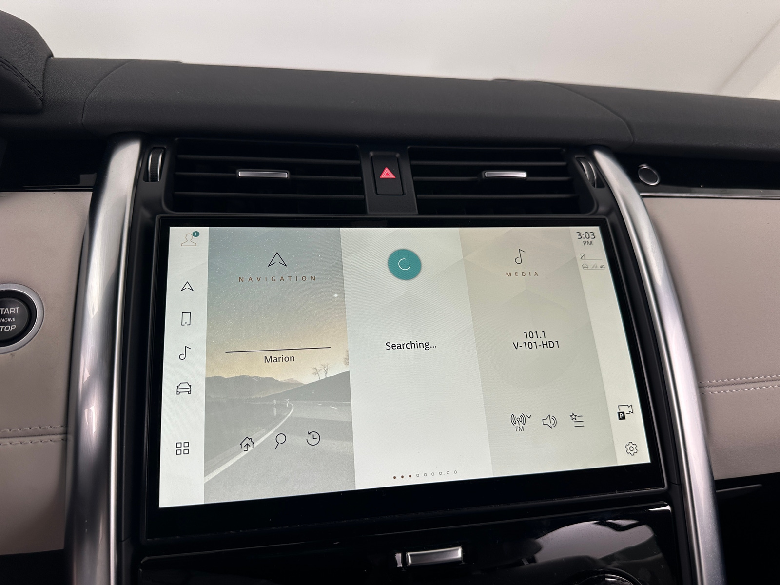 Thumbnail: 2022 Land Rover Discovery - 3