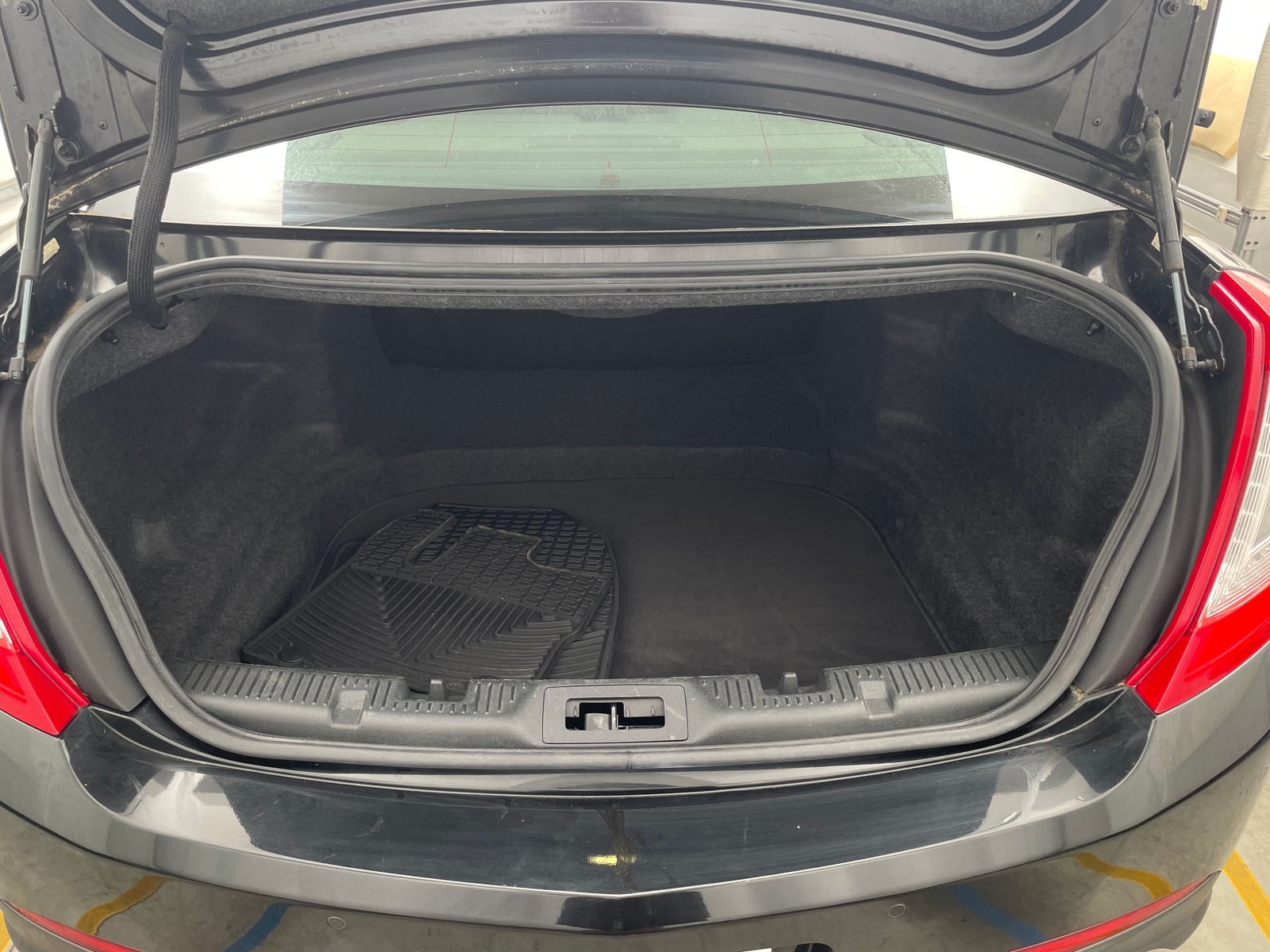 Thumbnail: 2013 Lincoln MKS - 6