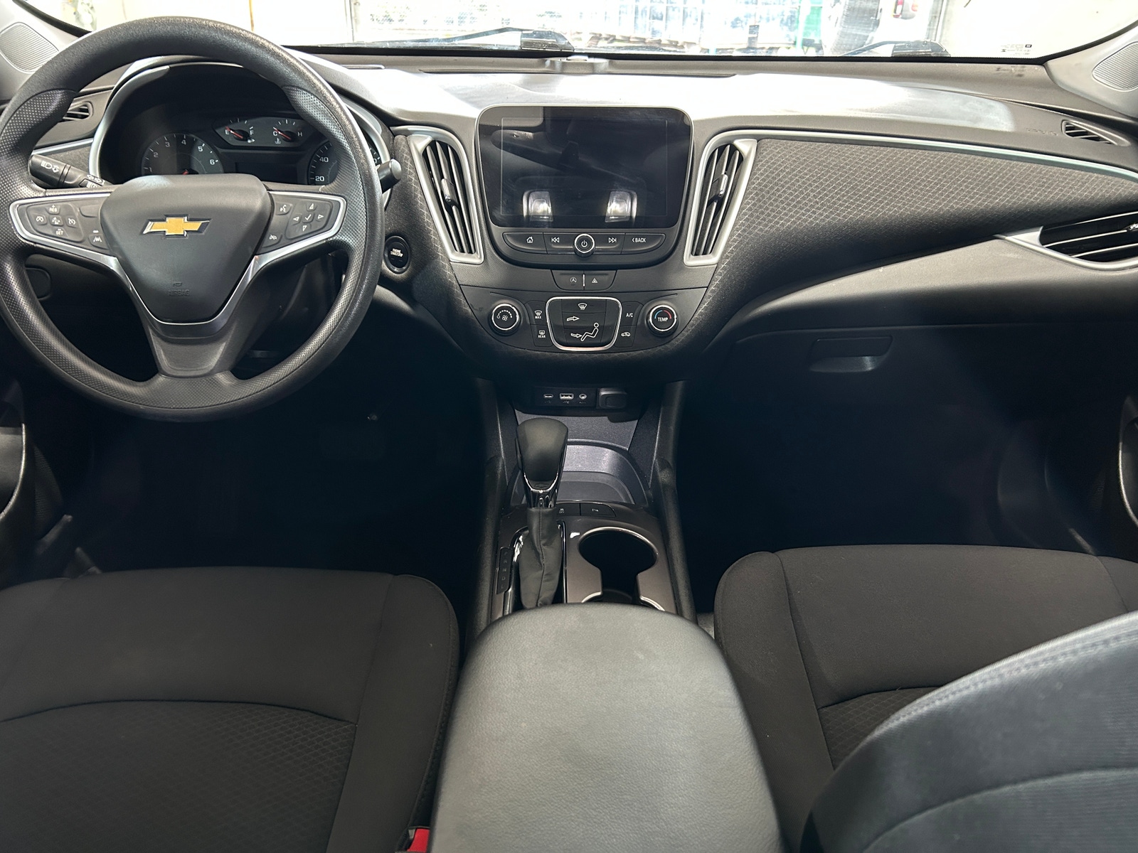 Thumbnail: 2023 Chevrolet Malibu - 3