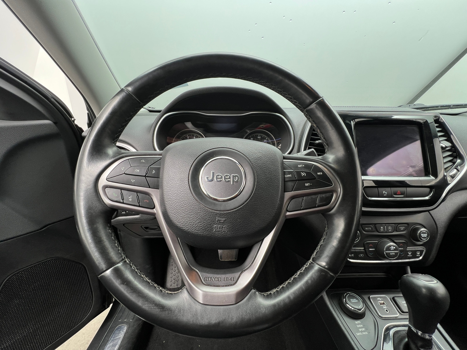 Thumbnail: 2019 Jeep Cherokee - 4
