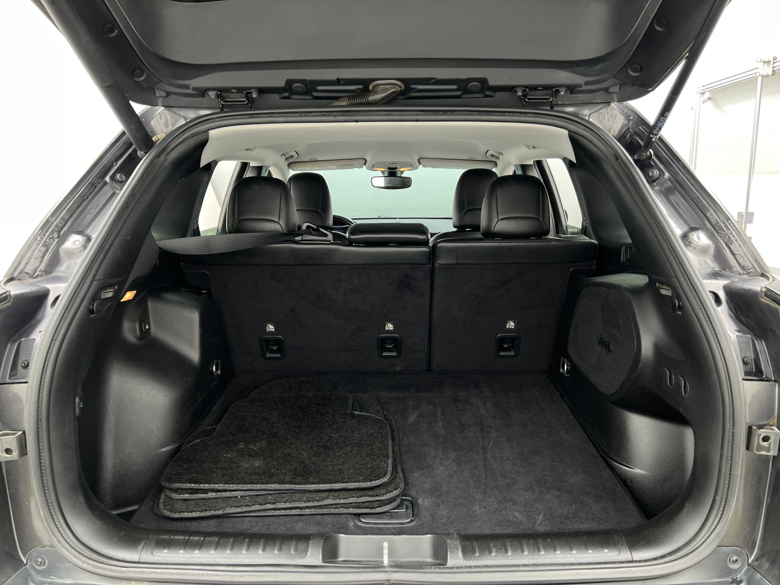Thumbnail: 2019 Jeep Cherokee - 6
