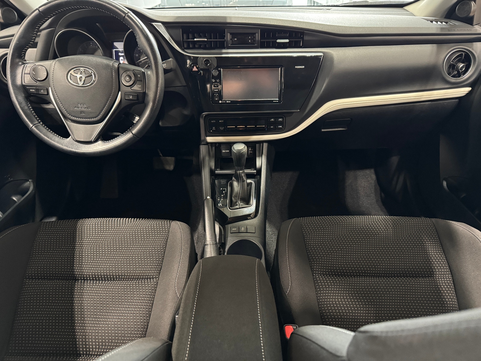 Thumbnail: 2018 Toyota Corolla iM - 3