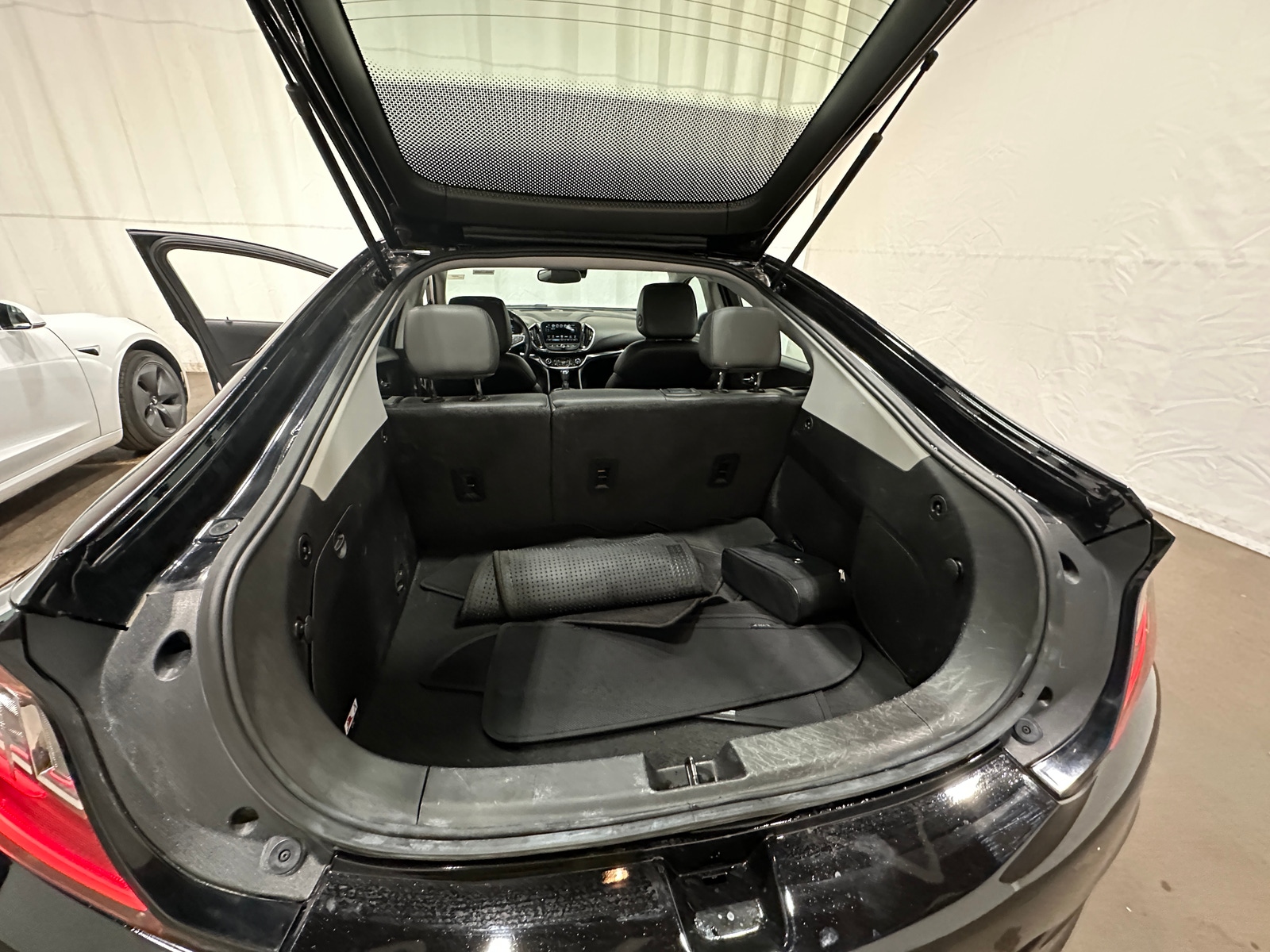 Thumbnail: 2018 Chevrolet Volt - 6