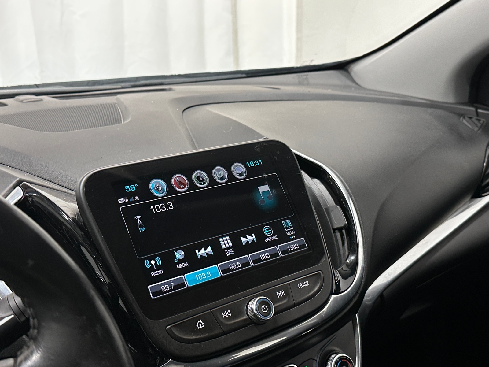 Thumbnail: 2018 Chevrolet Volt - 3
