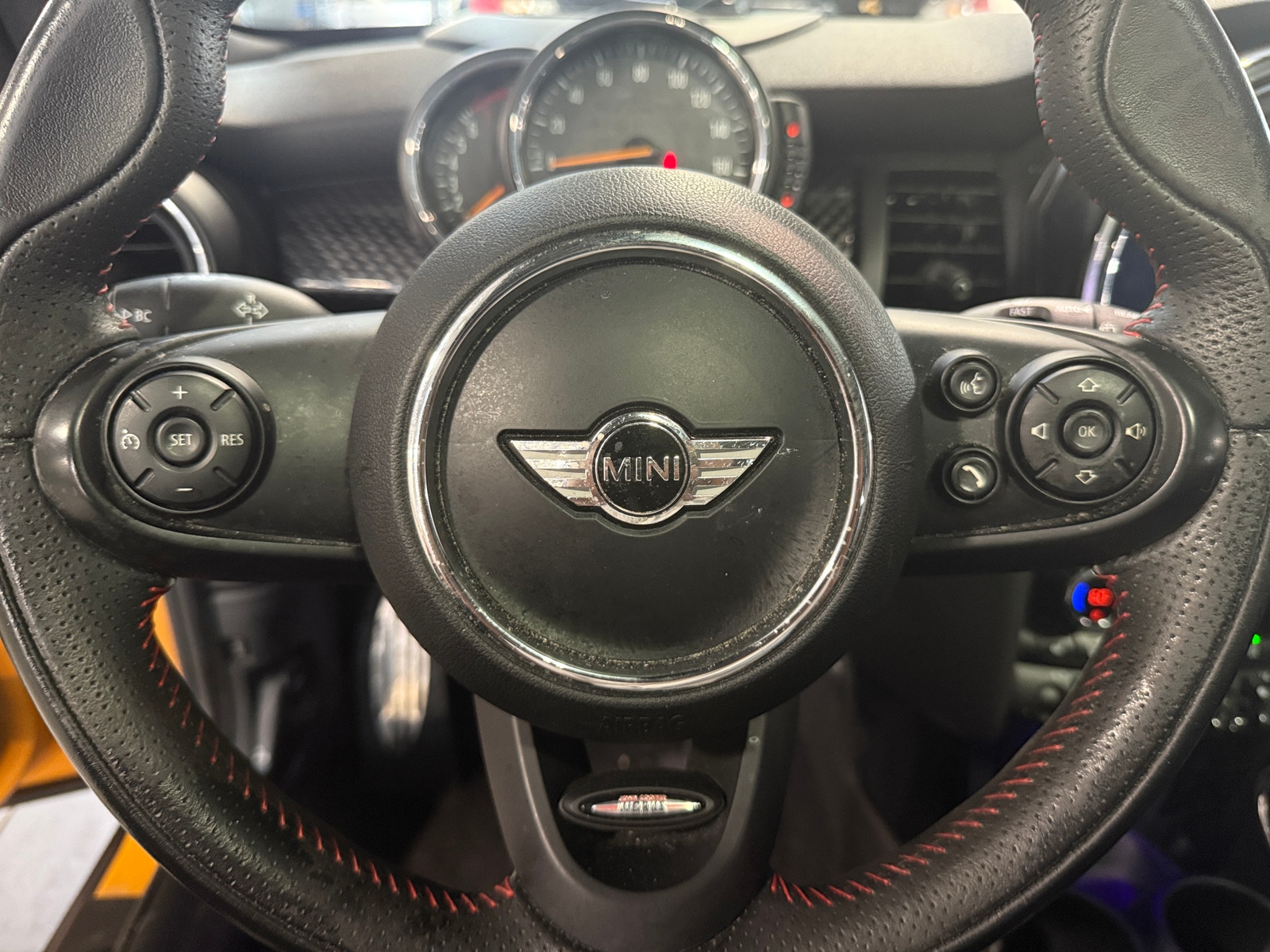 Thumbnail: 2015 MINI Cooper Hardtop - 4