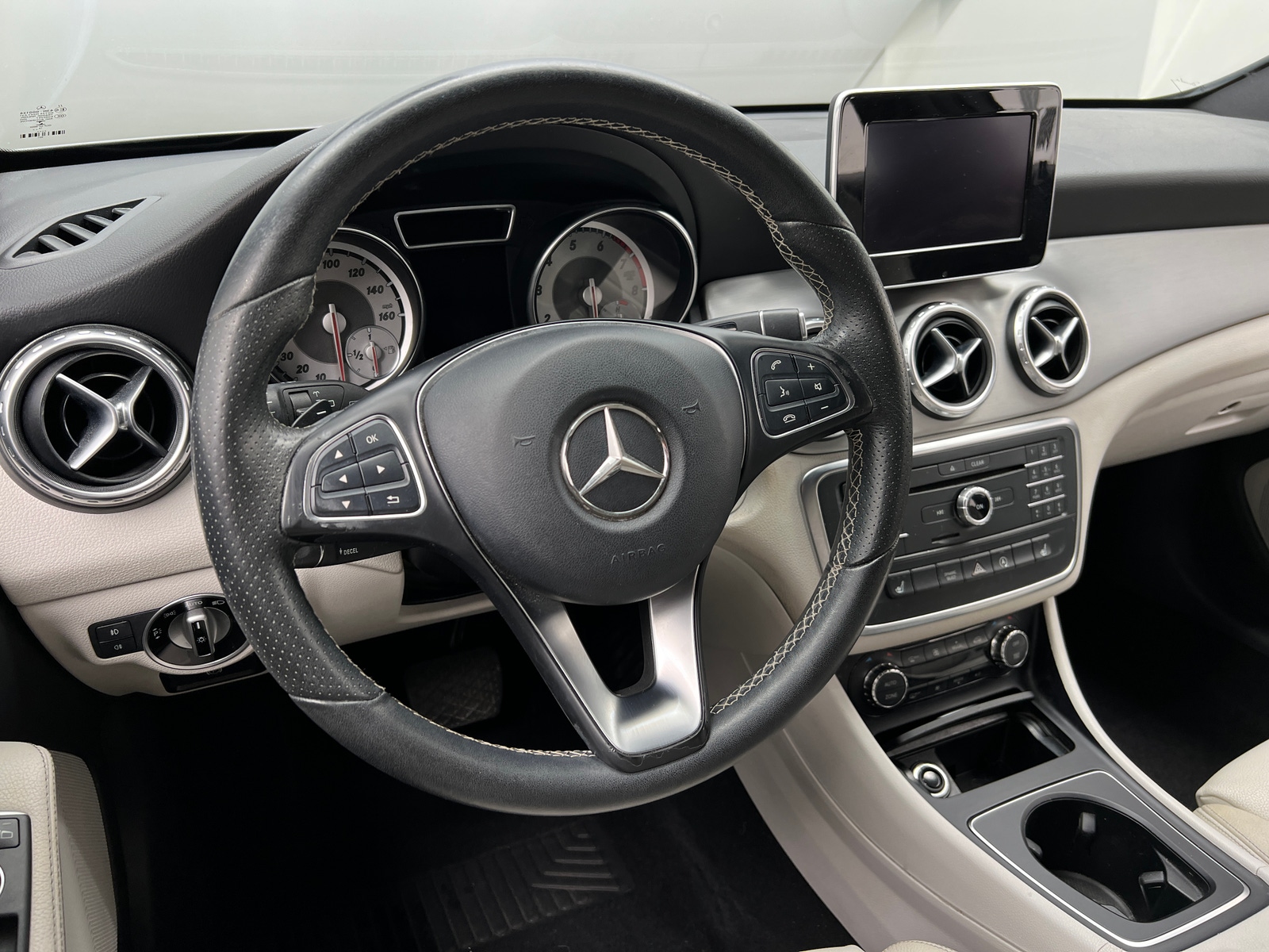 Thumbnail: 2017 Mercedes-Benz GLA - 4