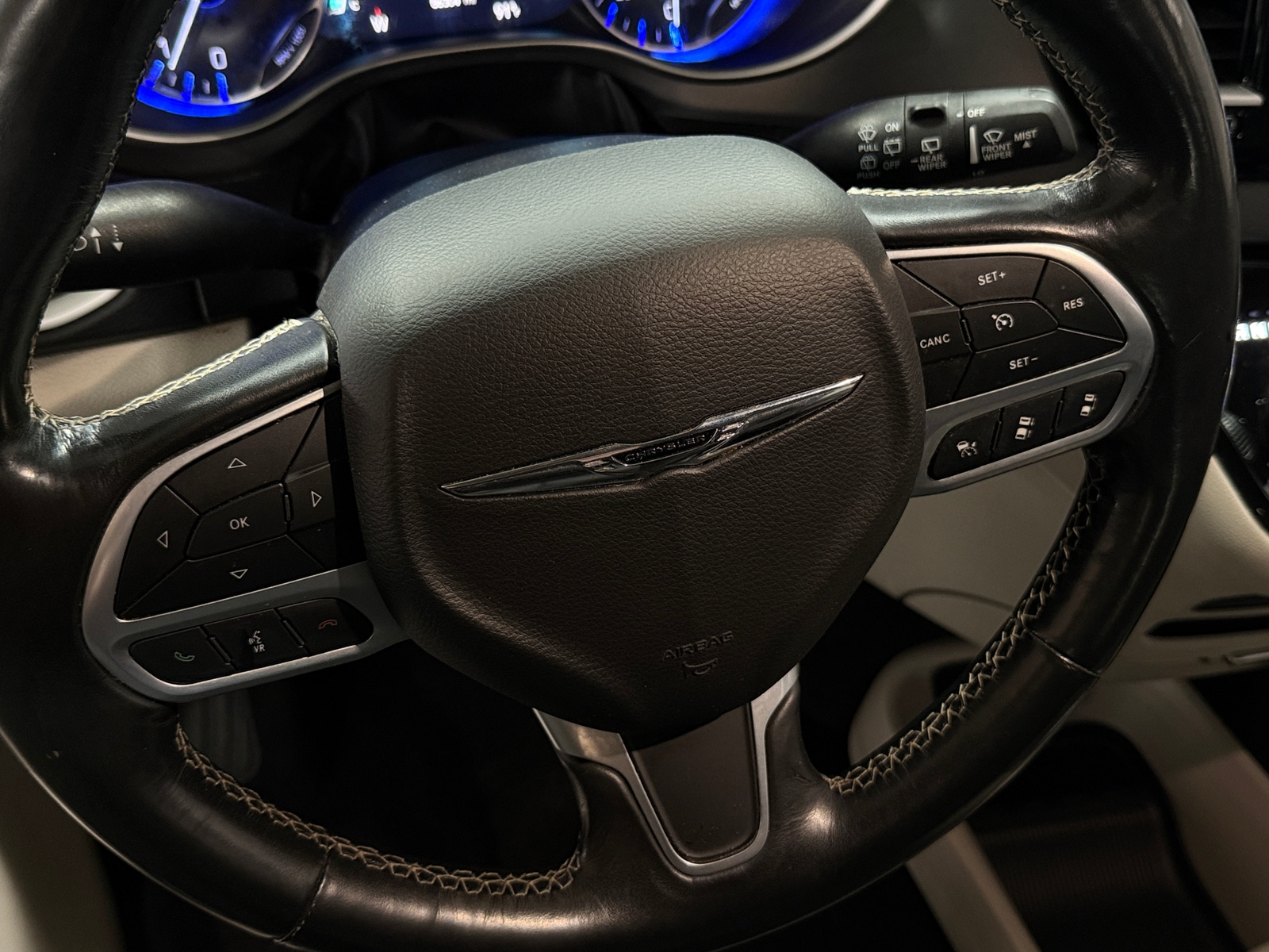 Thumbnail: 2022 Chrysler Pacifica - 4
