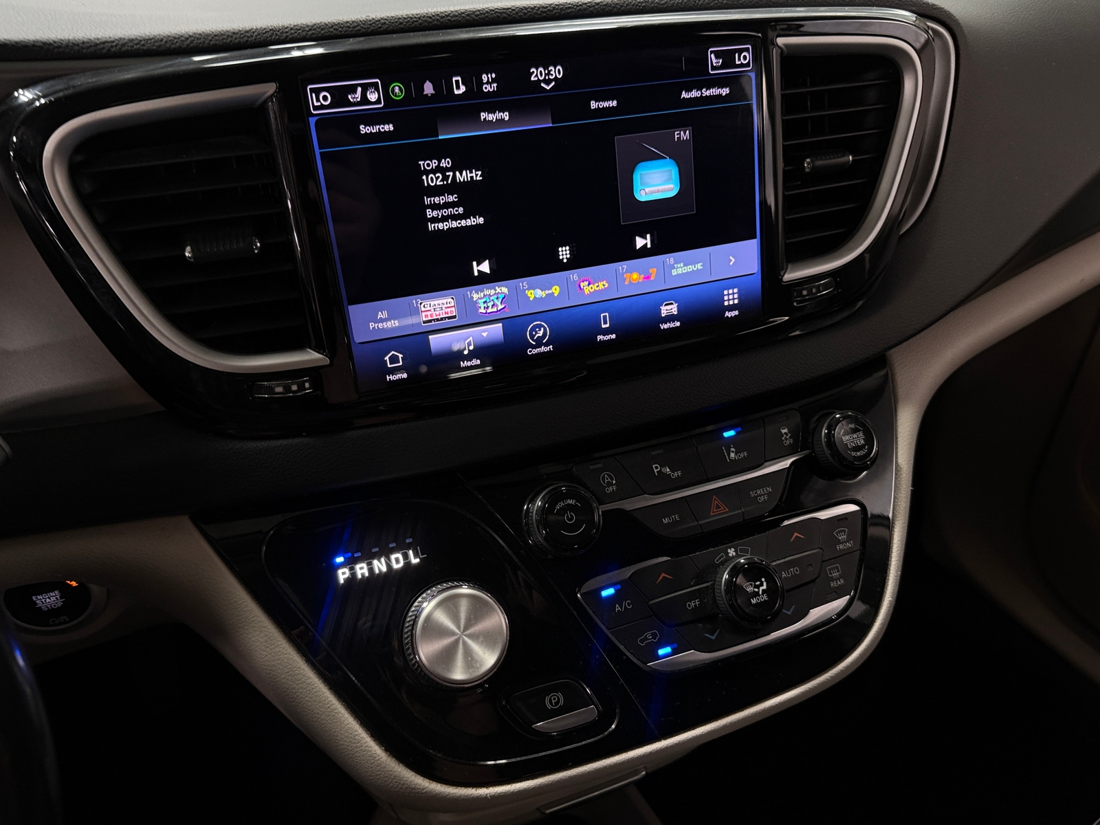 Thumbnail: 2022 Chrysler Pacifica - 3