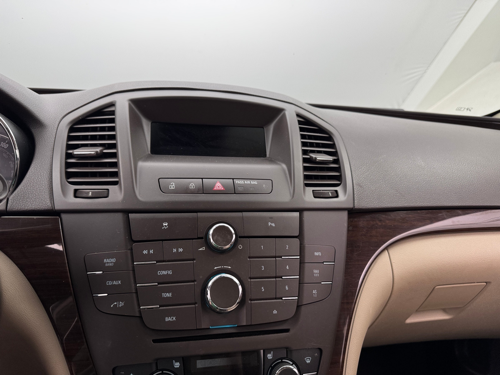 Thumbnail: 2011 Buick Regal - 3