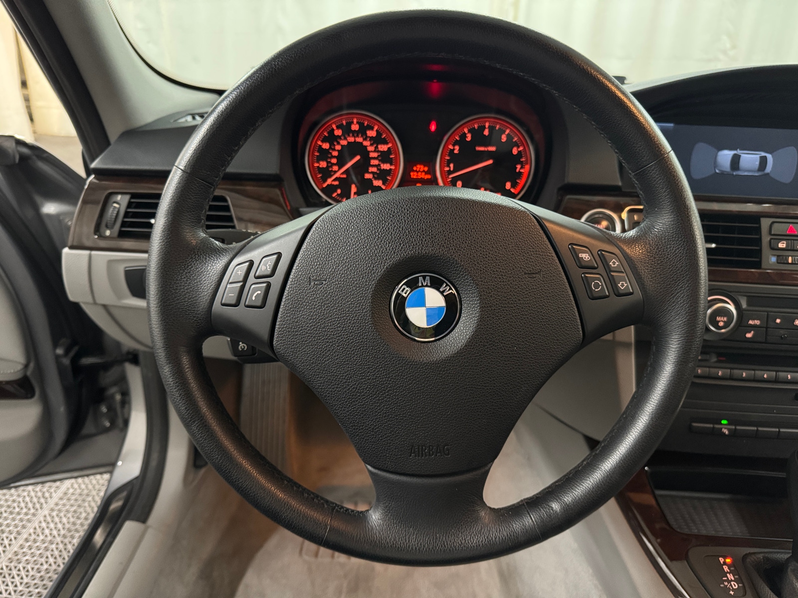 Thumbnail: 2011 BMW 3 Series - 4