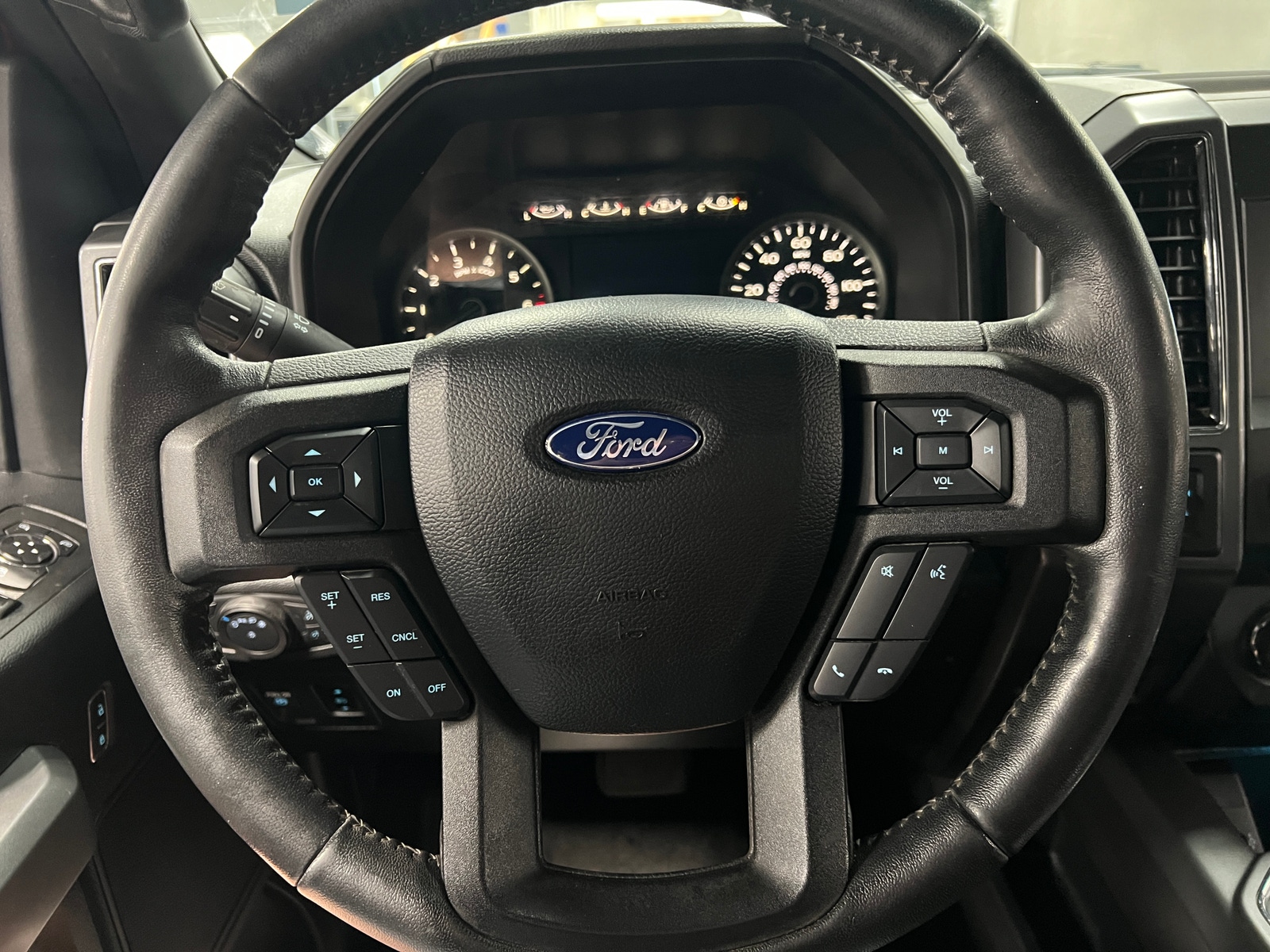 Thumbnail: 2018 Ford Econoline - 5
