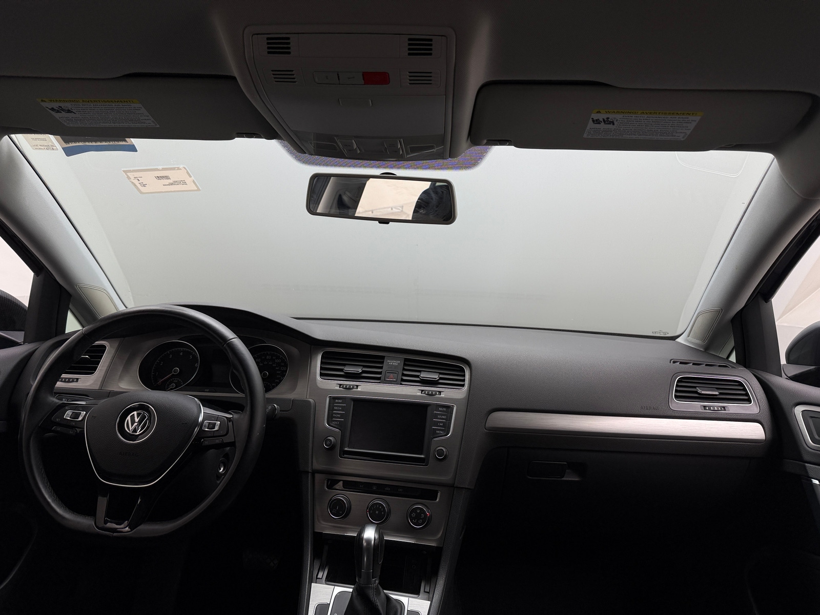 Thumbnail: 2017 Volkswagen e-Golf - 3