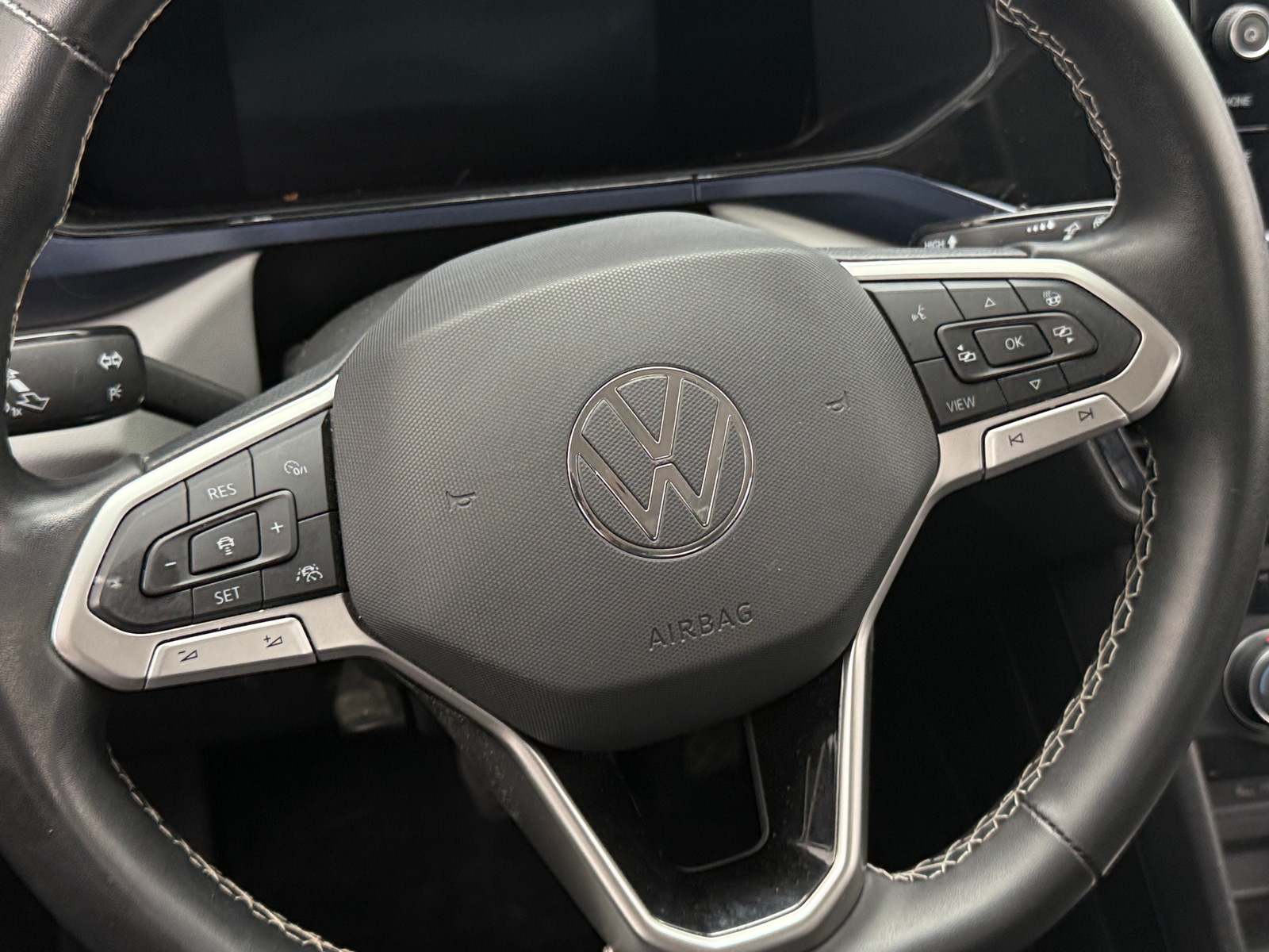 Thumbnail: 2022 Volkswagen Taos - 4