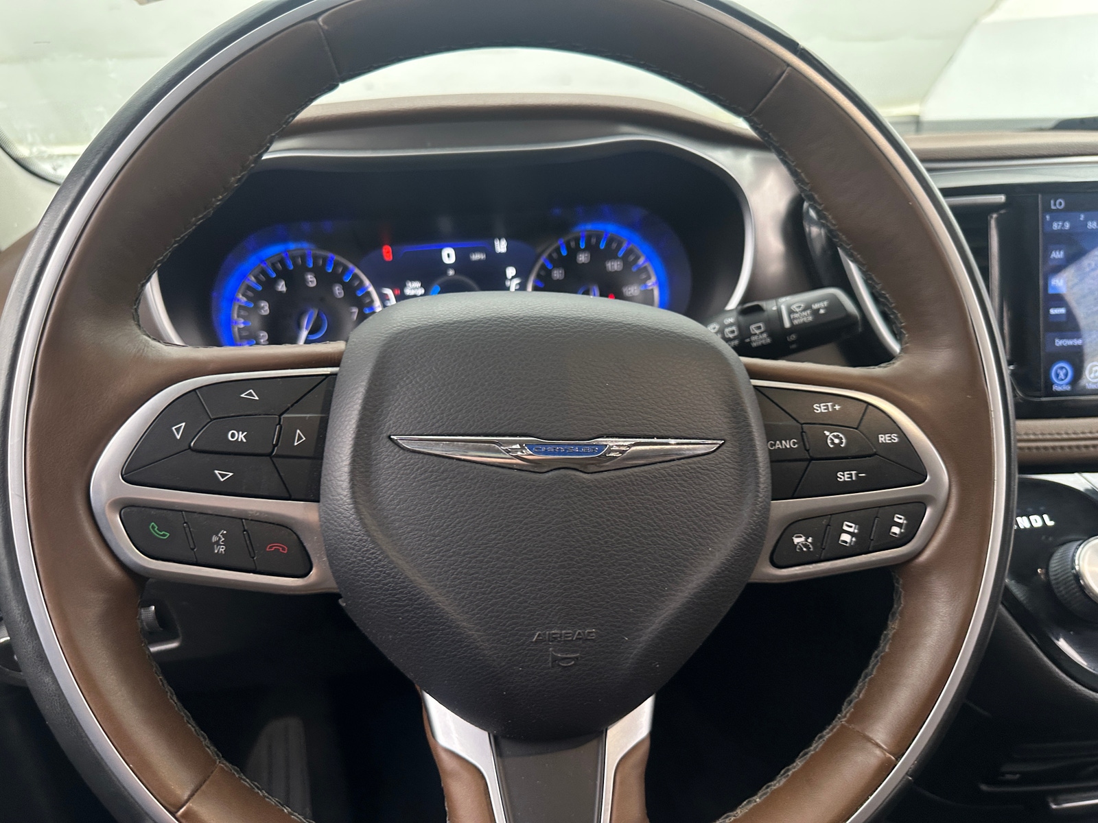 Thumbnail: 2017 Chrysler Pacifica - 4