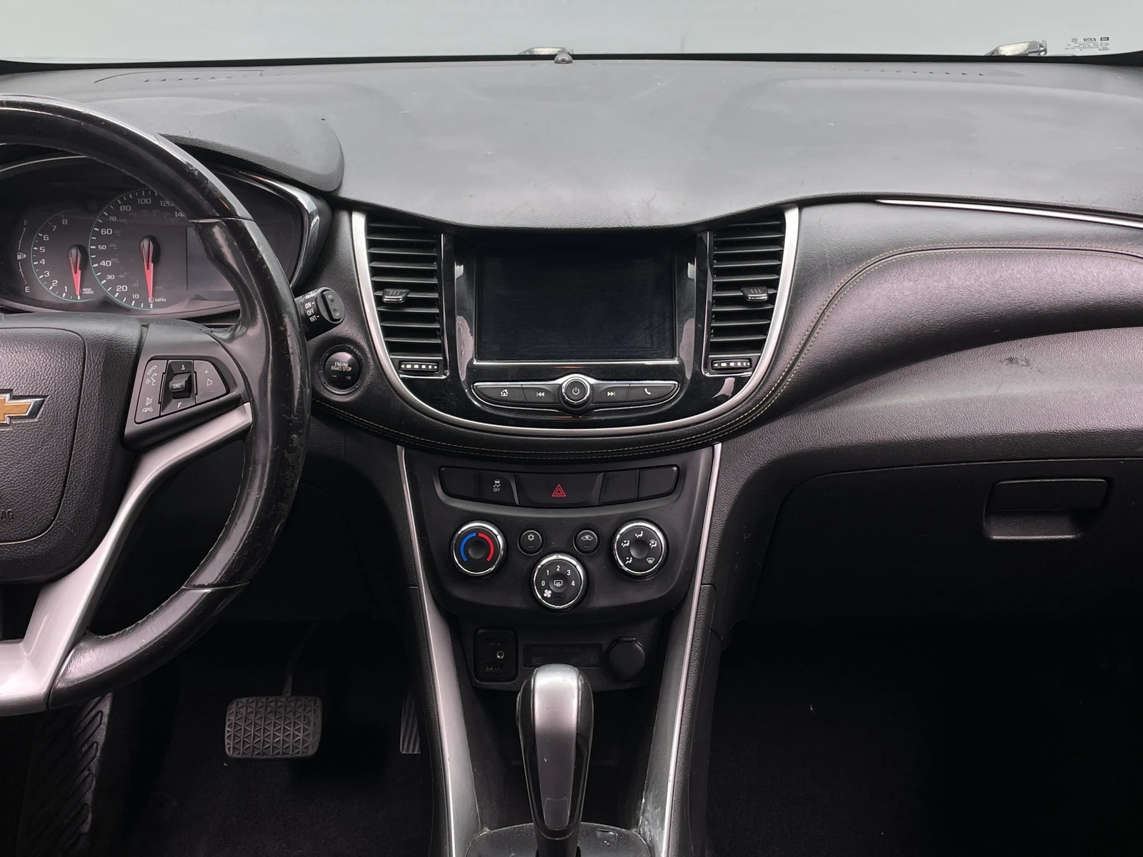 Thumbnail: 2018 Chevrolet Trax - 3