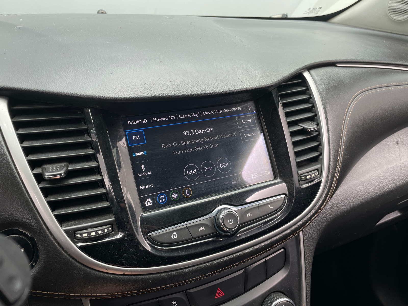 Thumbnail: 2018 Chevrolet Trax - 4