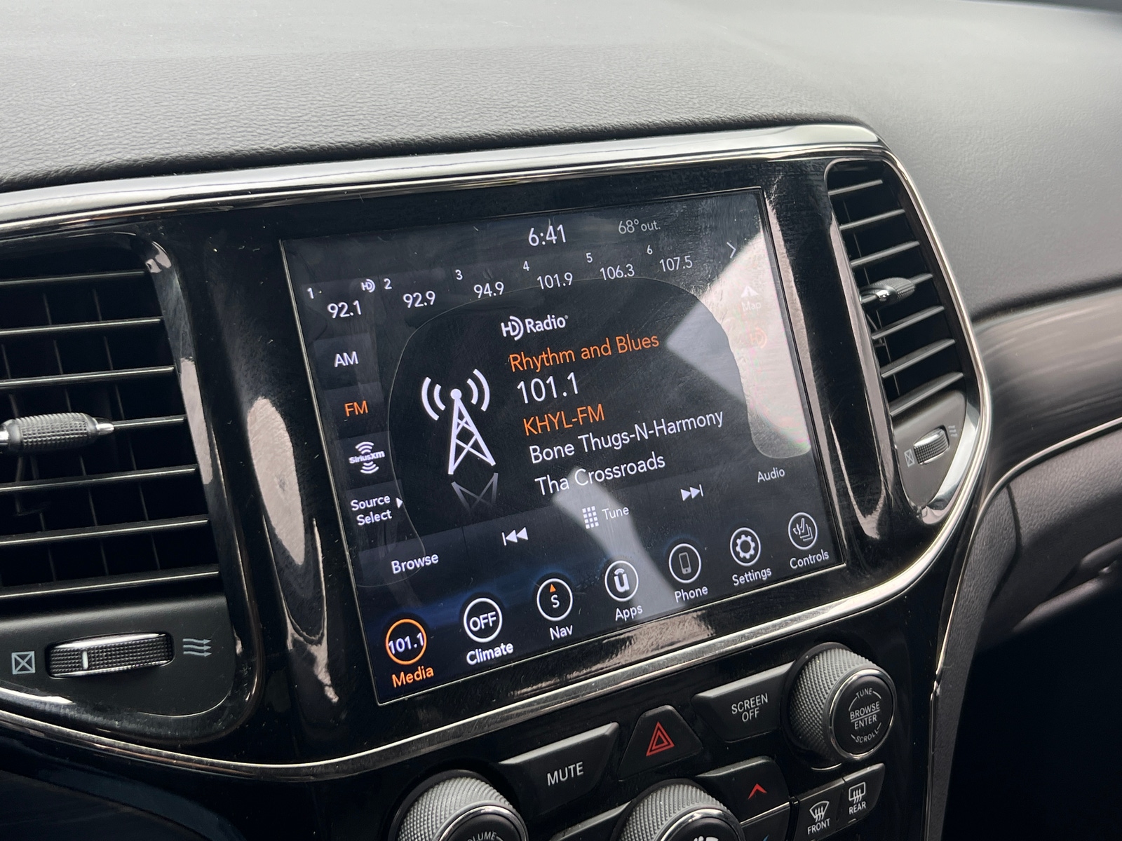 Thumbnail: 2019 Jeep Grand Cherokee - 3