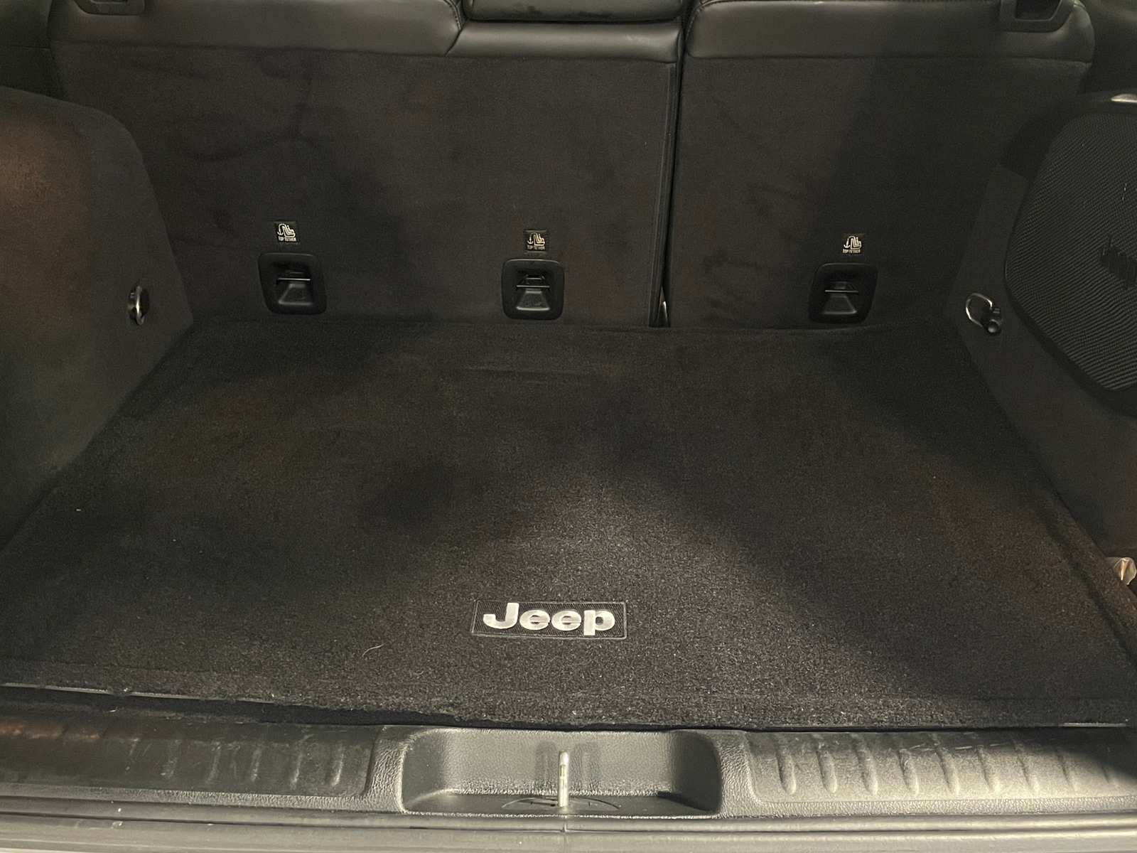 Thumbnail: 2019 Jeep Cherokee - 6