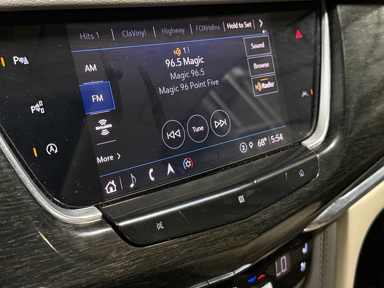 Thumbnail: 2021 Cadillac XT6 - 3