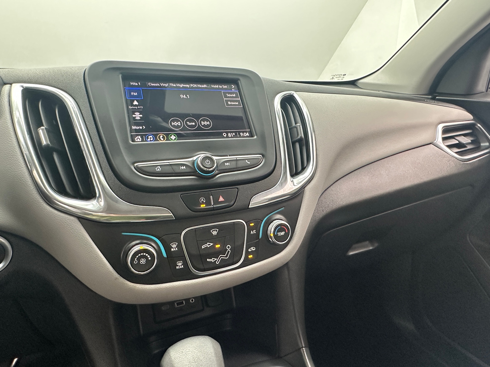 Thumbnail: 2022 Chevrolet Equinox - 4