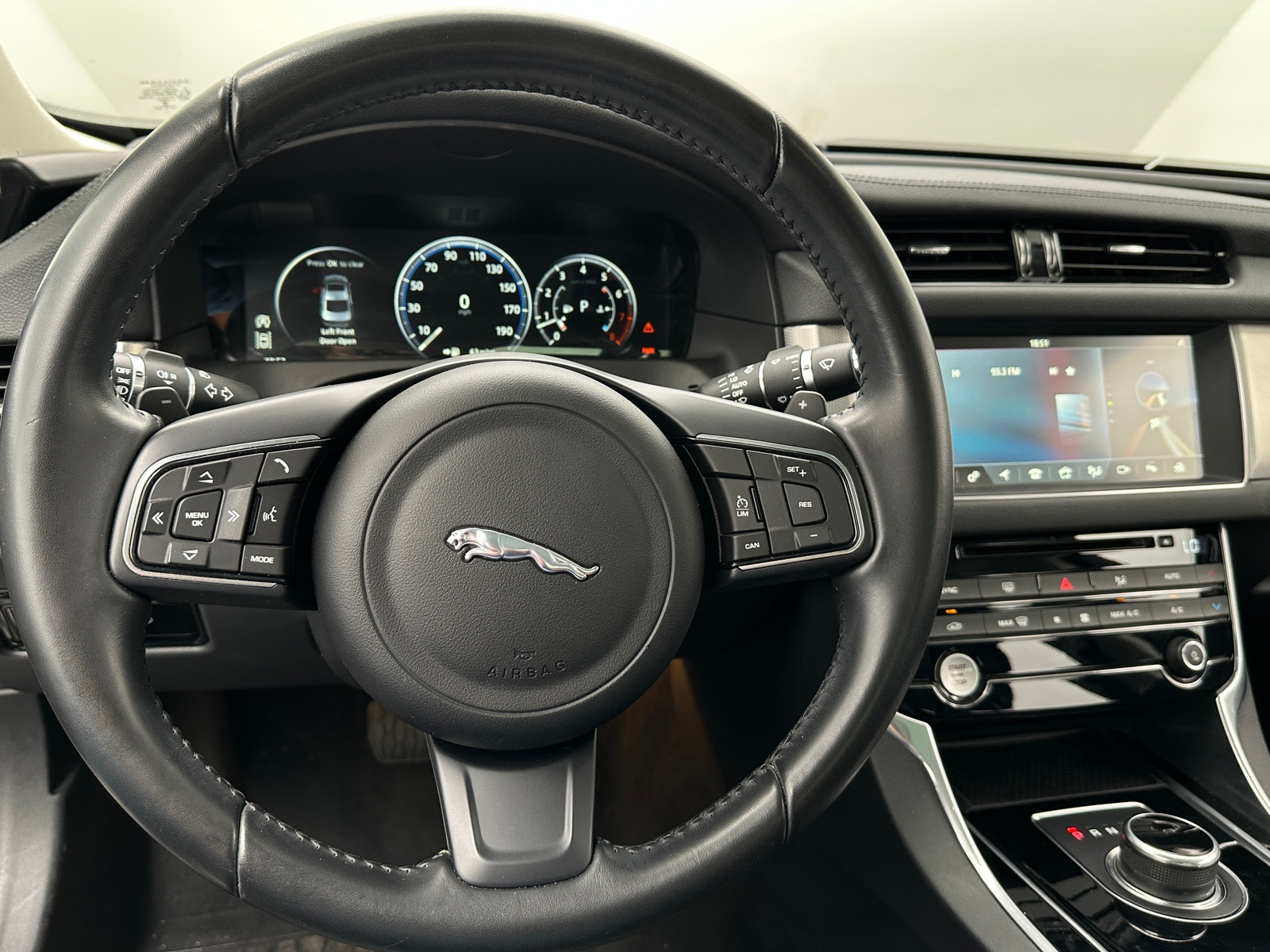 Thumbnail: 2018 Jaguar XF - 4