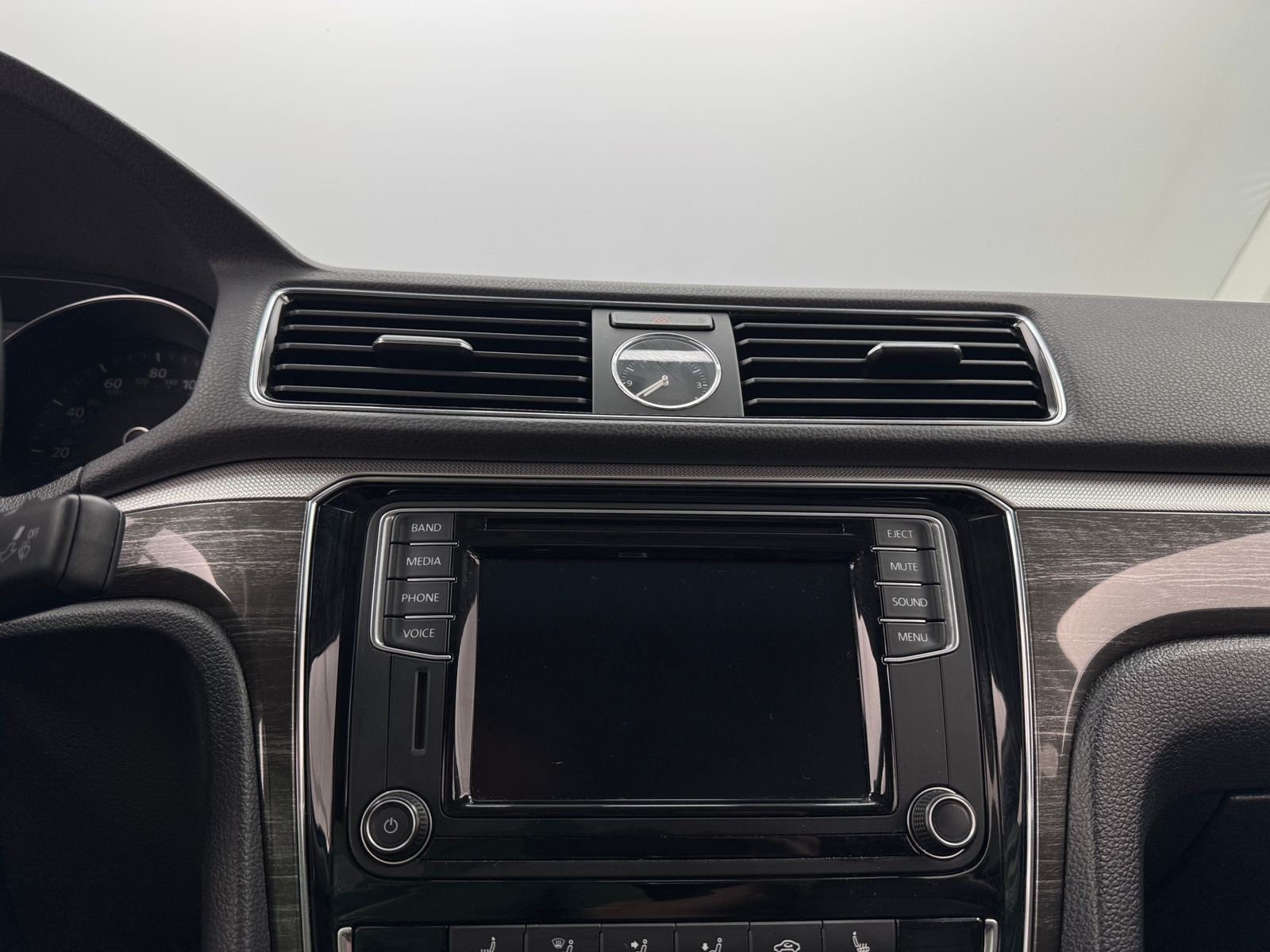 Thumbnail: 2016 Volkswagen Passat - 3