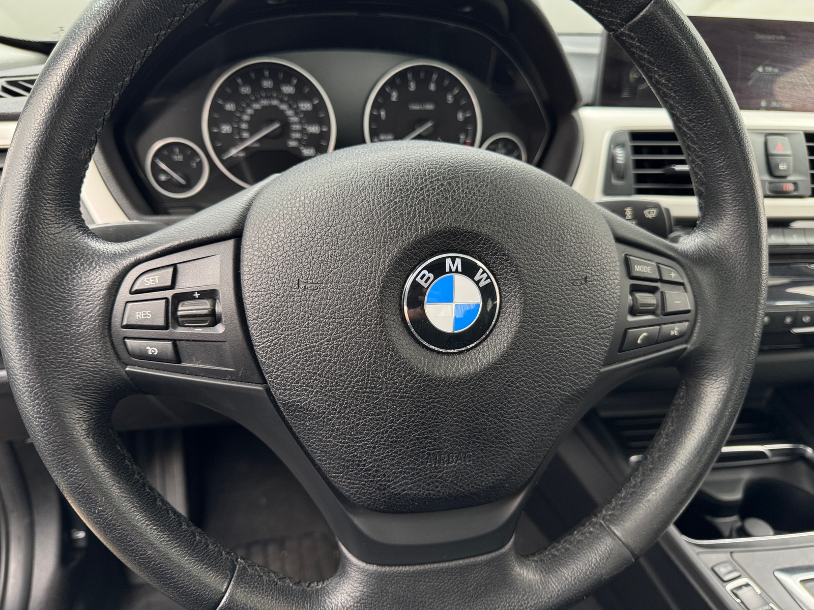 Thumbnail: 2016 BMW 3 Series - 4