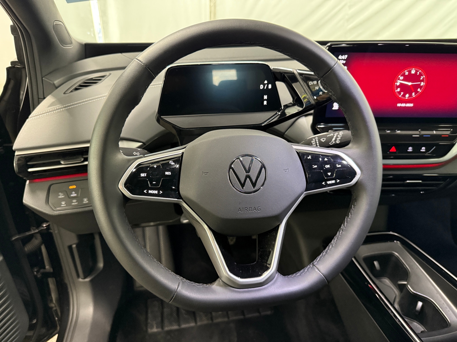 Thumbnail: 2023 Volkswagen ID.4 - 4