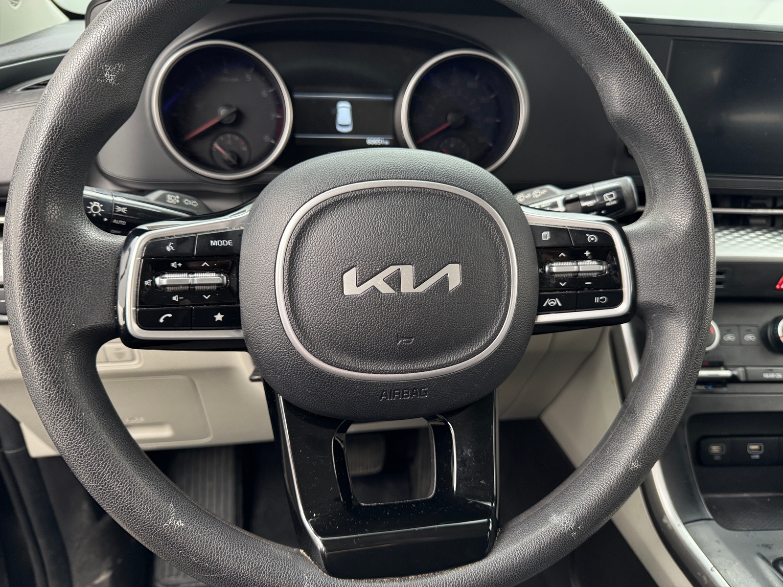 Thumbnail: 2022 Kia Carnival - 5