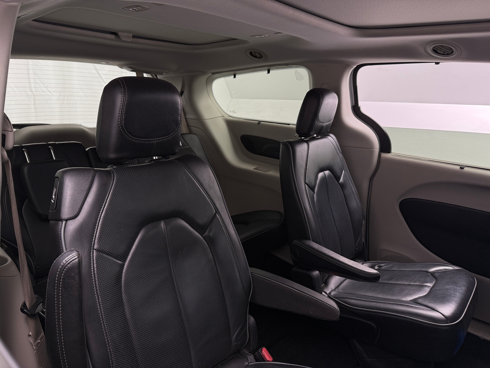 Thumbnail: 2018 Chrysler Pacifica - 5