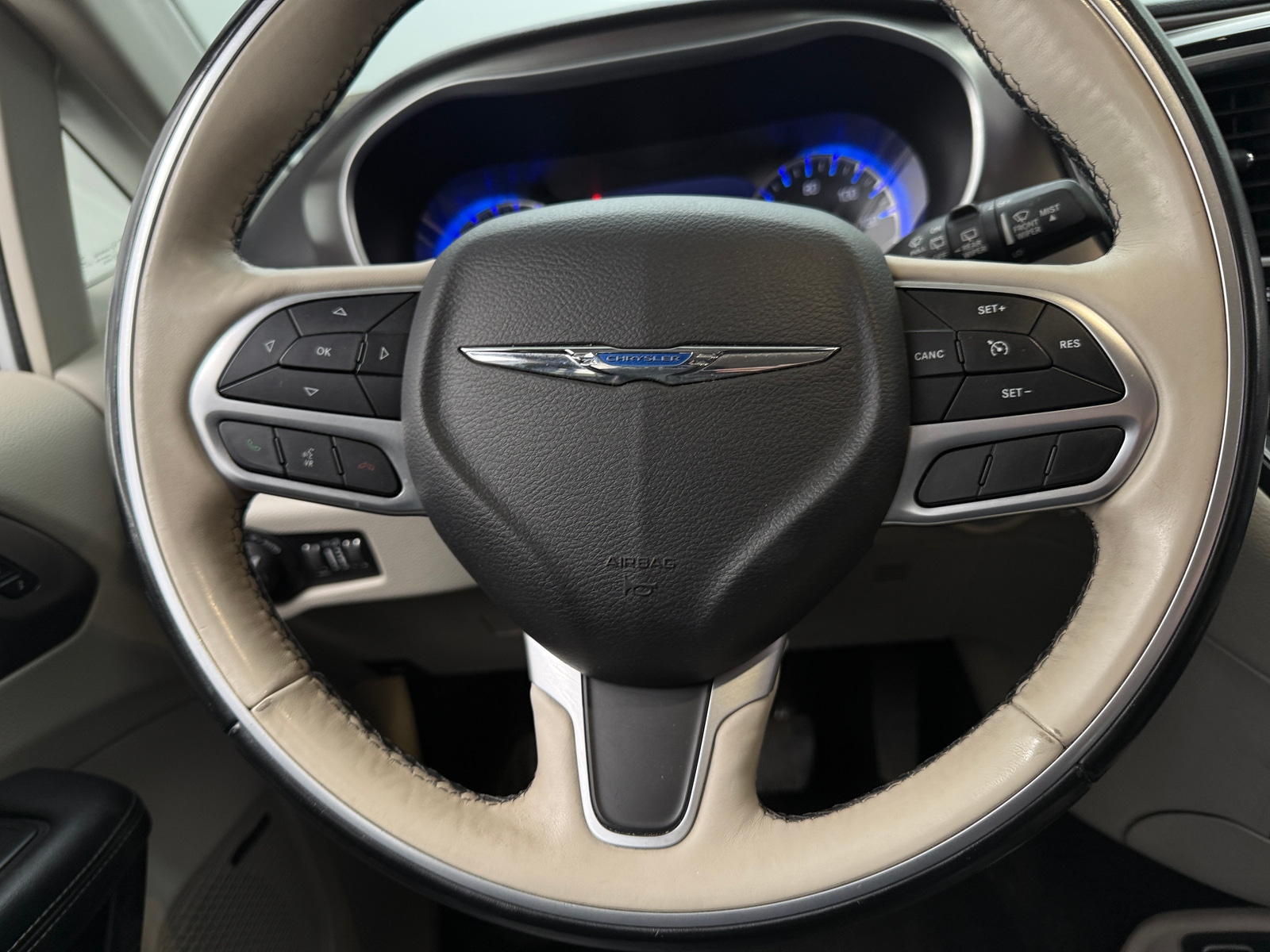 Thumbnail: 2018 Chrysler Pacifica - 4