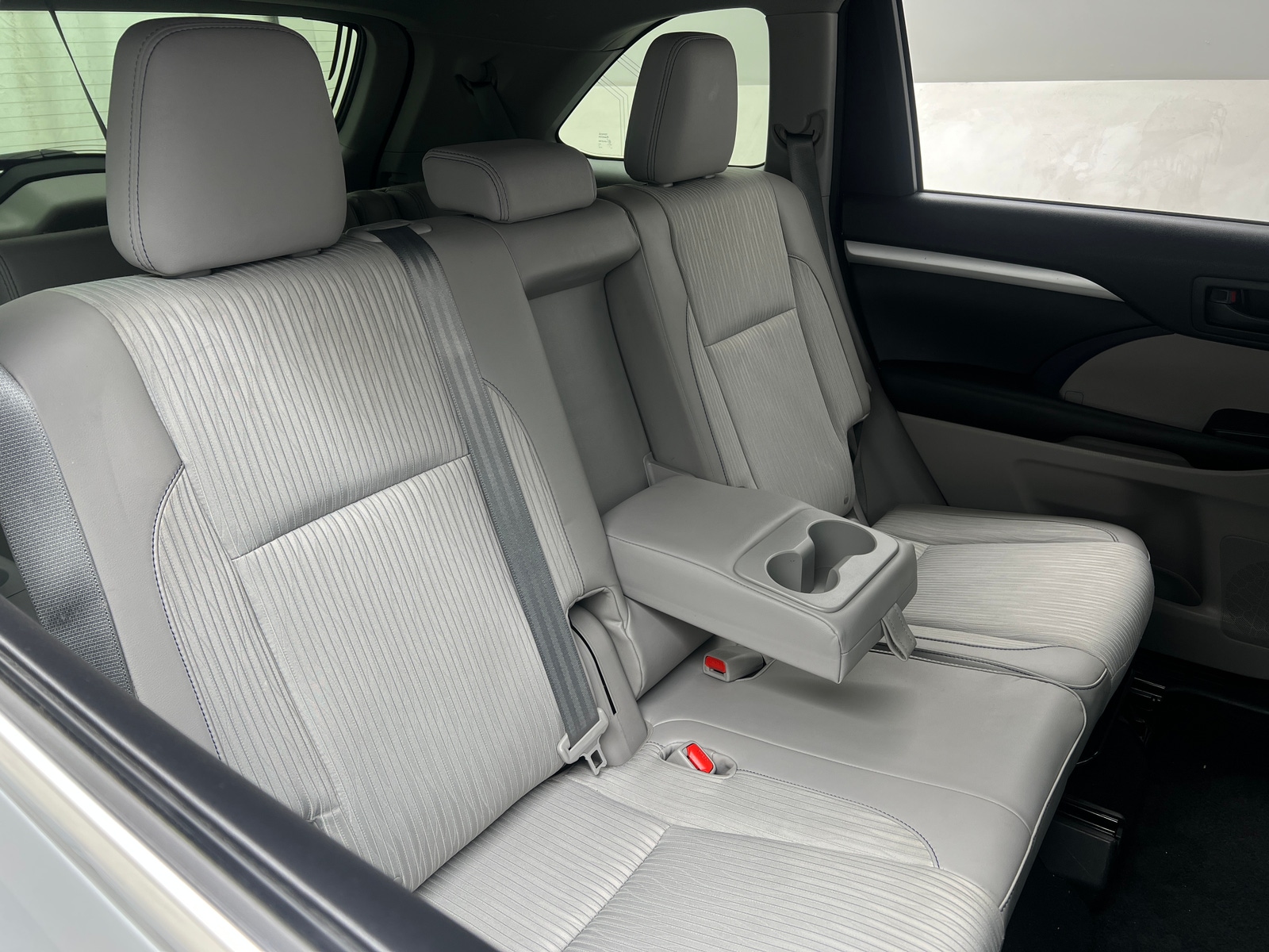 Thumbnail: 2016 Toyota Highlander - 6
