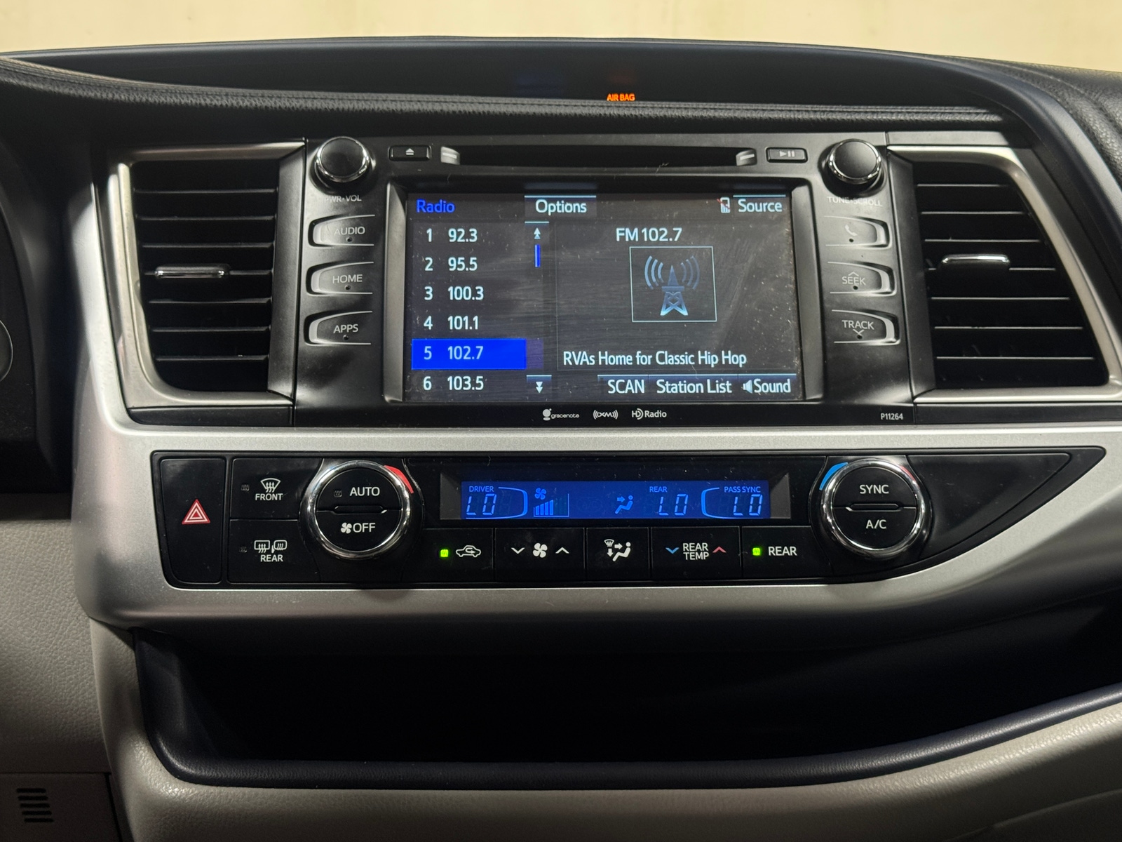 Thumbnail: 2016 Toyota Highlander - 4