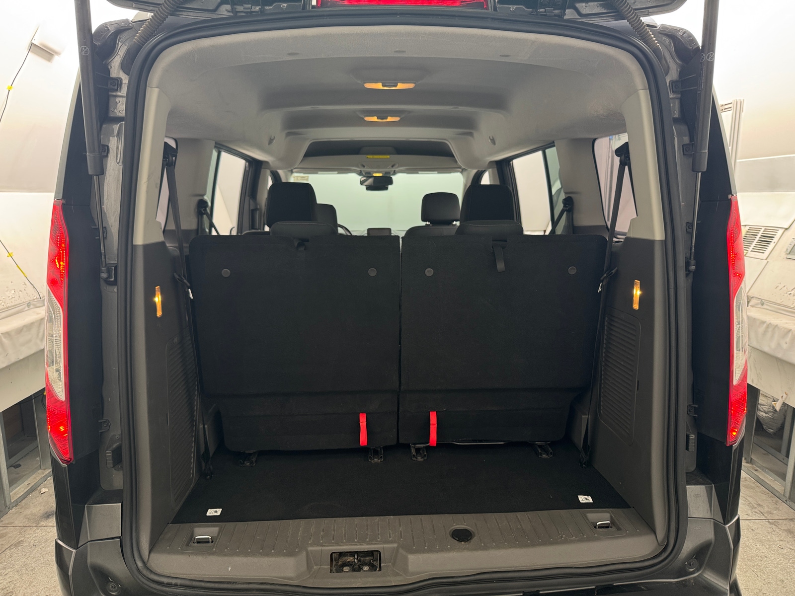 Thumbnail: 2019 Ford Transit Series - 7