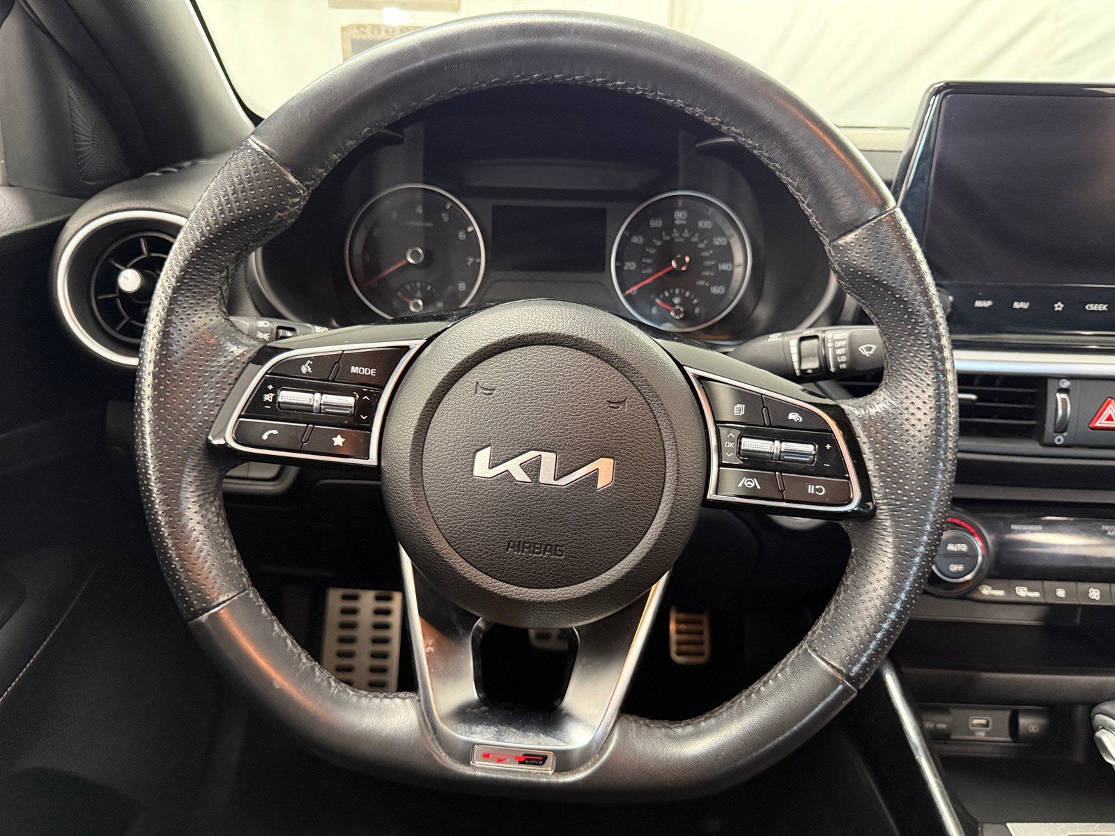 Thumbnail: 2023 Kia Forte - 4