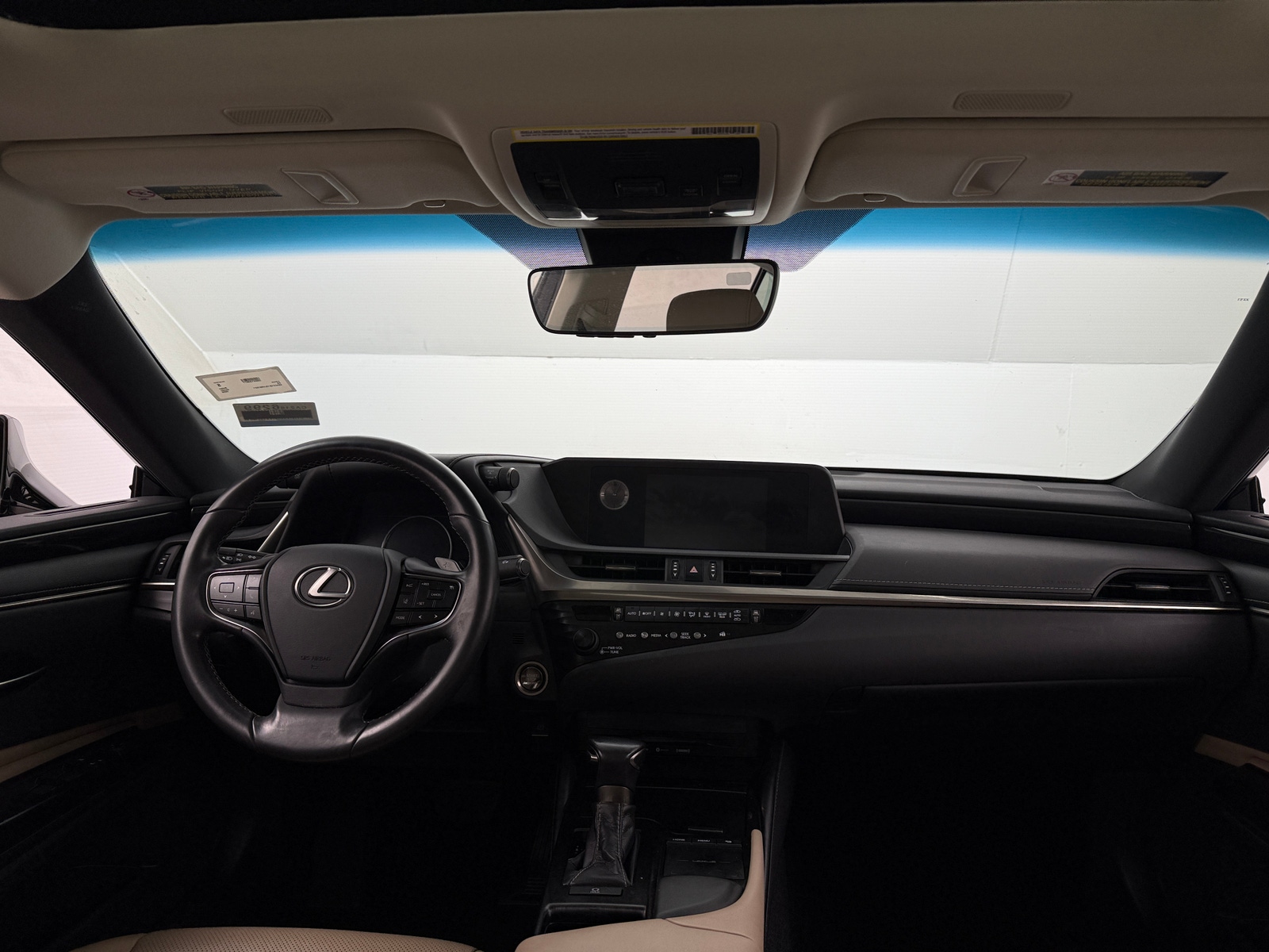Thumbnail: 2020 Lexus ES - 2