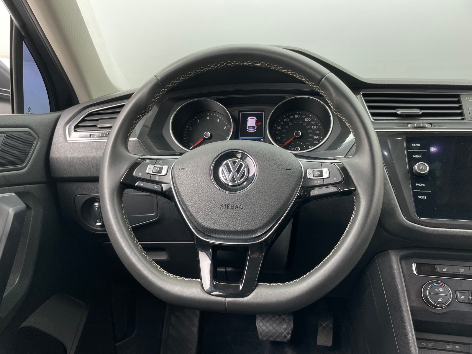 Thumbnail: 2021 Volkswagen Tiguan - 4