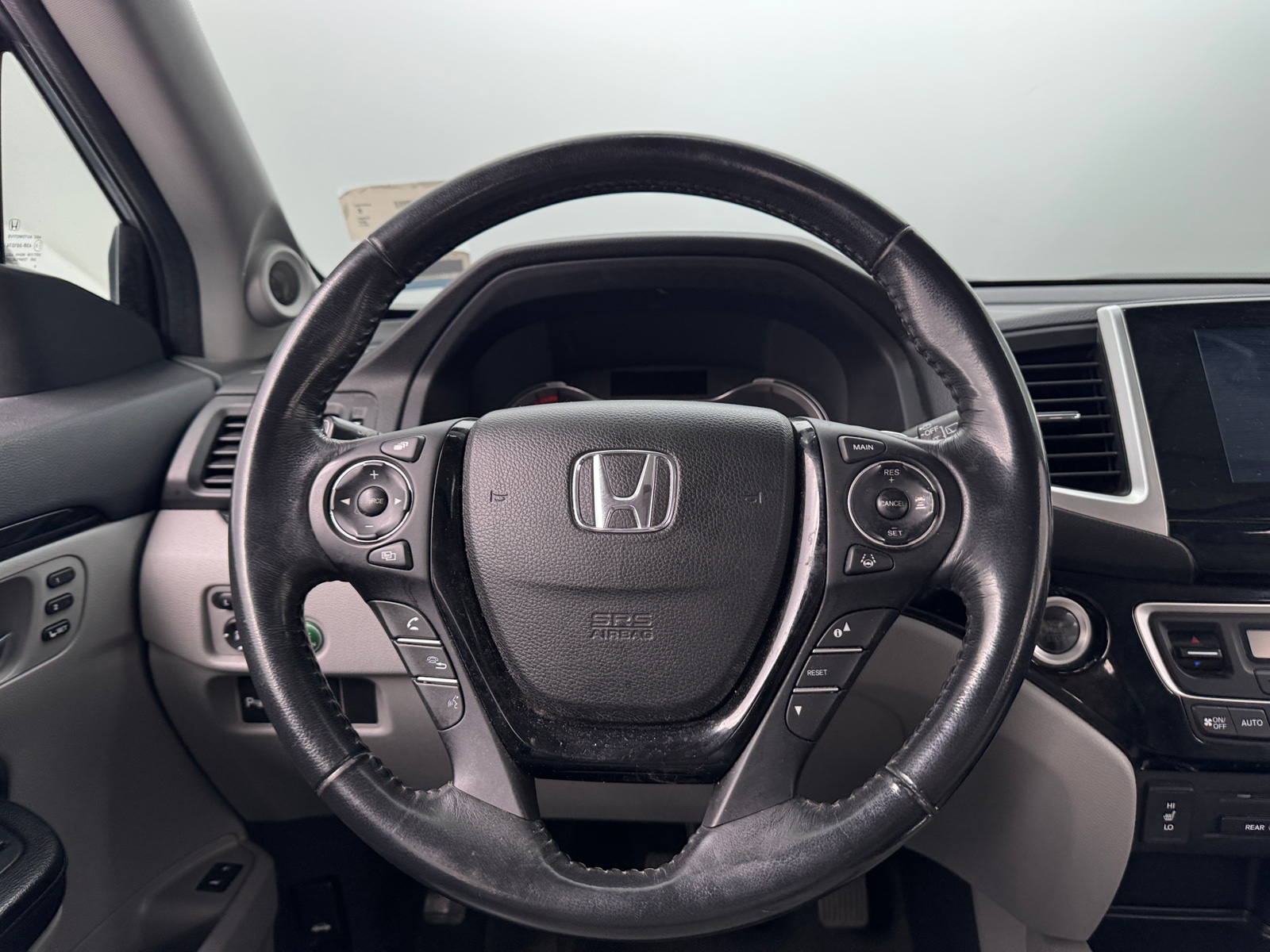 Thumbnail: 2017 Honda Pilot - 4