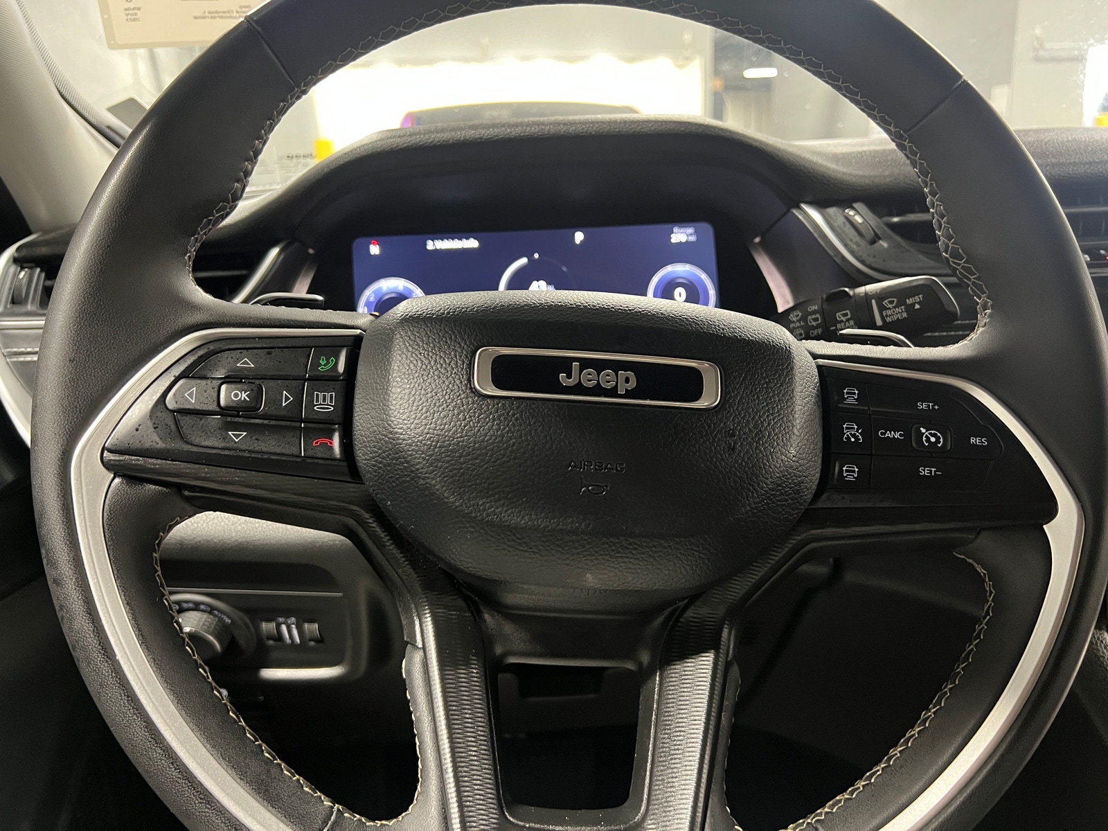 Thumbnail: 2023 Jeep Grand Cherokee L - 5