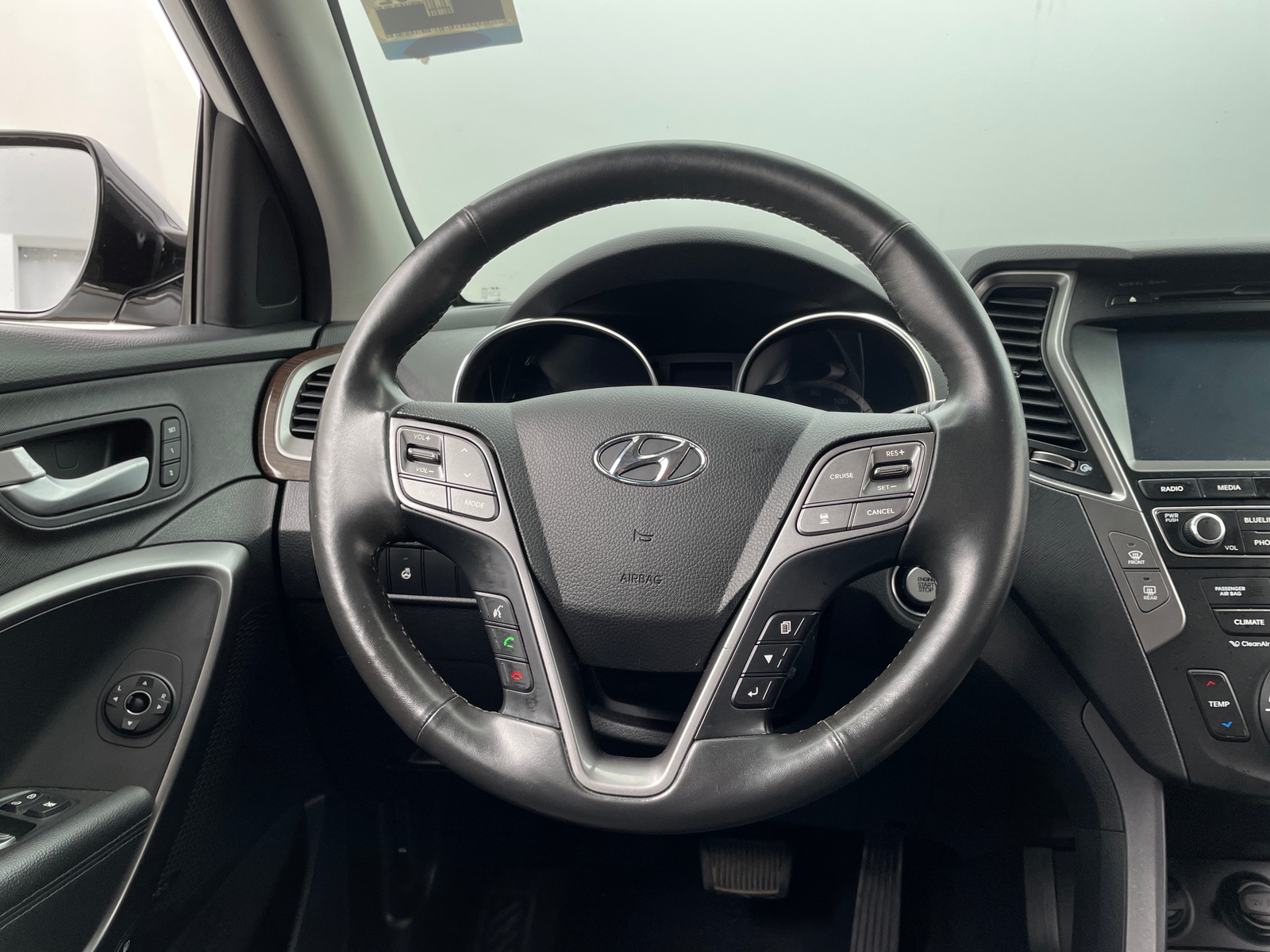 Thumbnail: 2017 Hyundai Santa Fe - 4